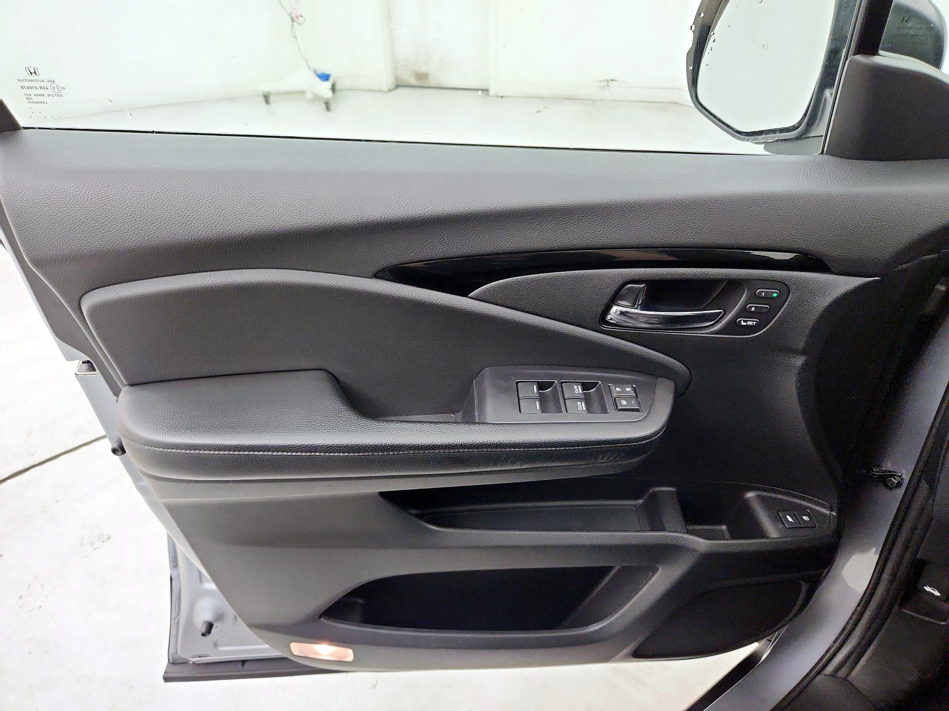 Thumbnail: 2019 Honda Passport - 12