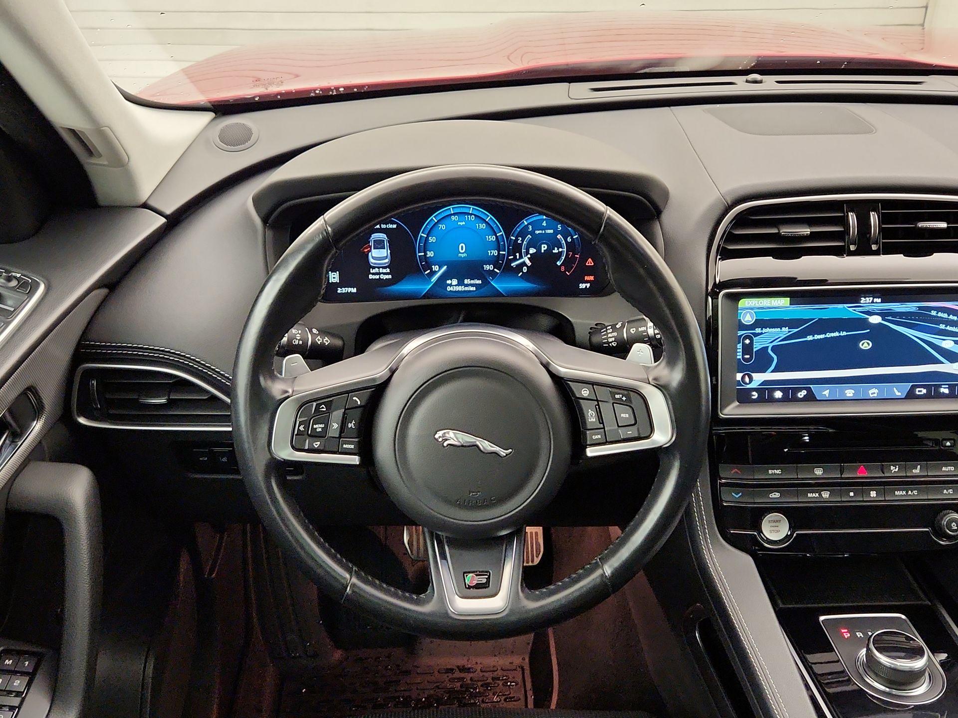 Thumbnail: 2017 Jaguar F-Pace - 10