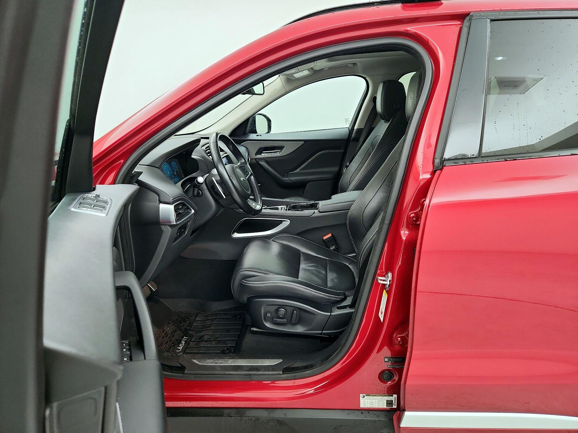 Thumbnail: 2017 Jaguar F-Pace - 11