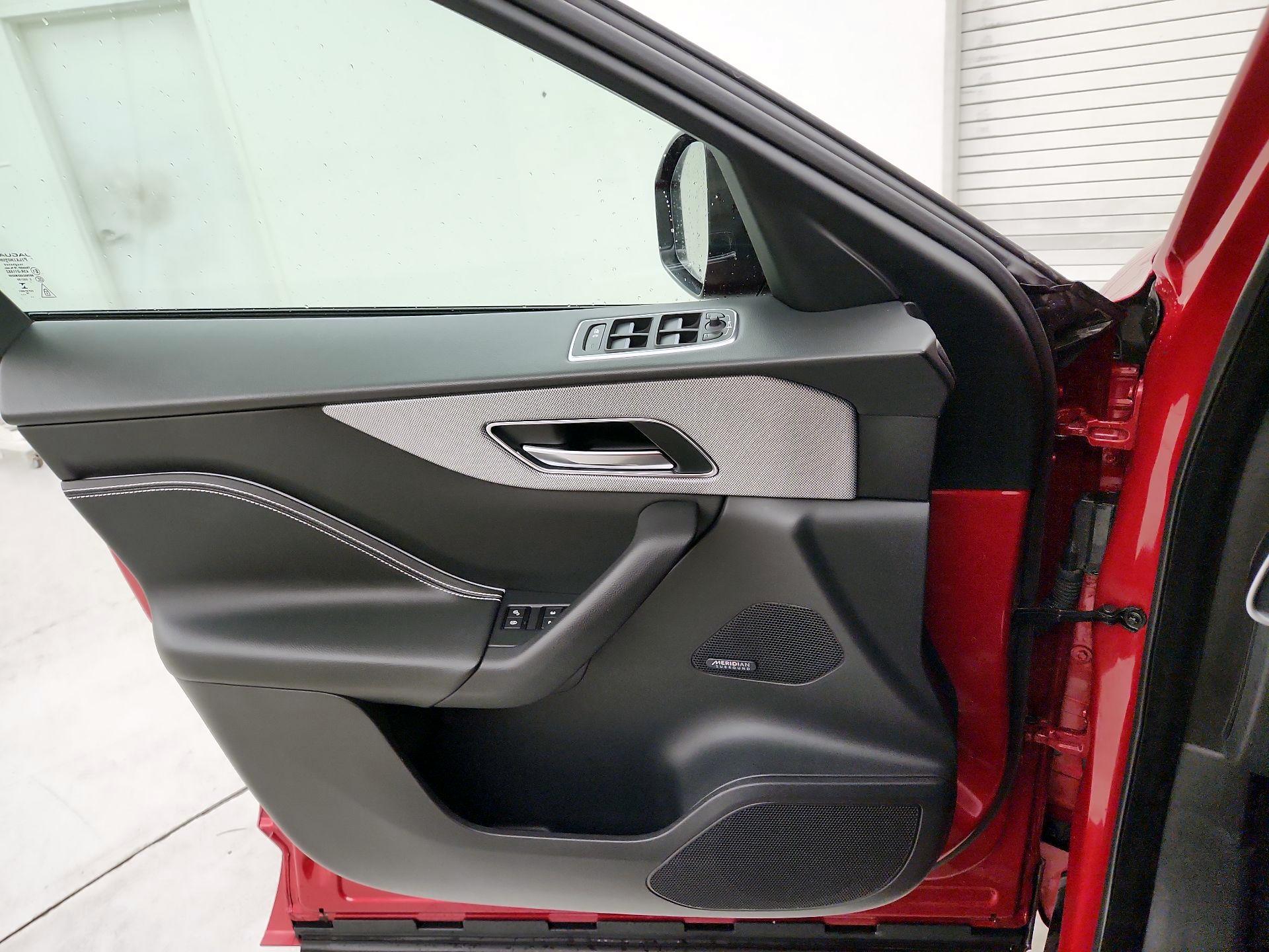 Thumbnail: 2017 Jaguar F-Pace - 12