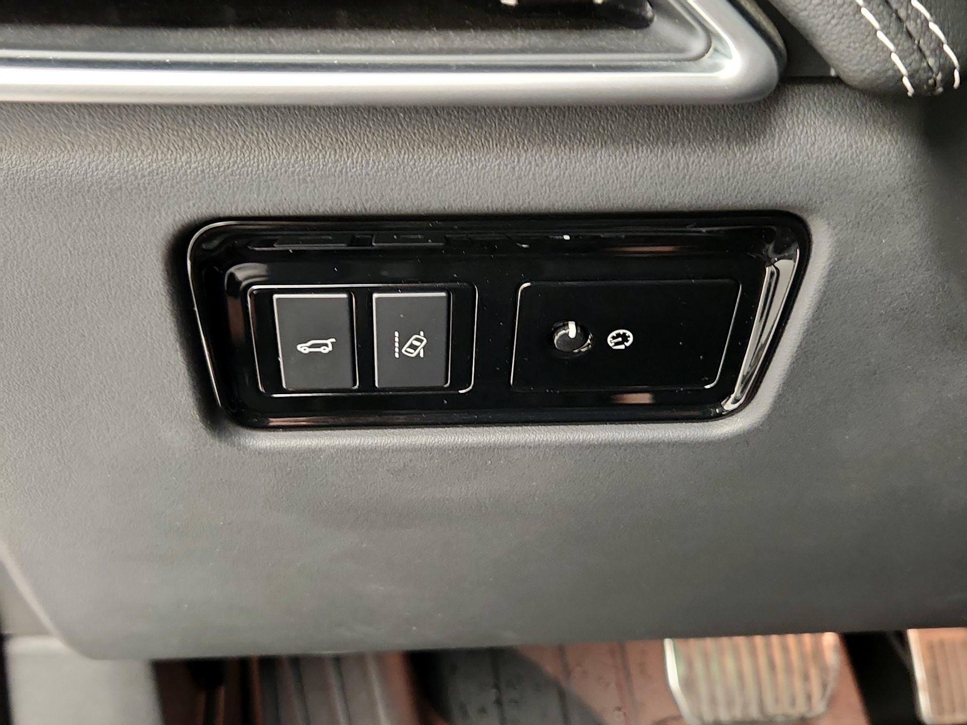 Thumbnail: 2017 Jaguar F-Pace - 13