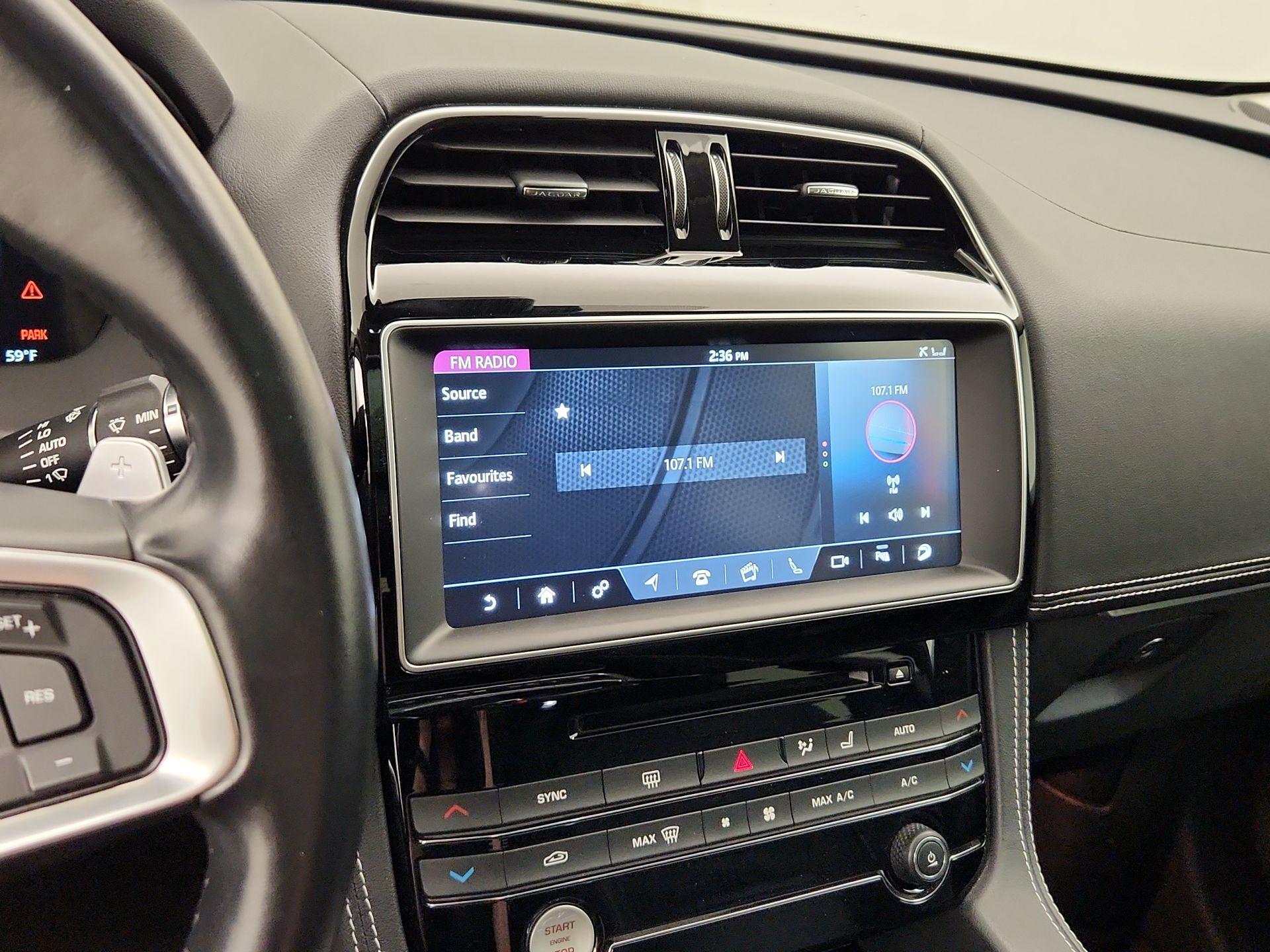 Thumbnail: 2017 Jaguar F-Pace - 16