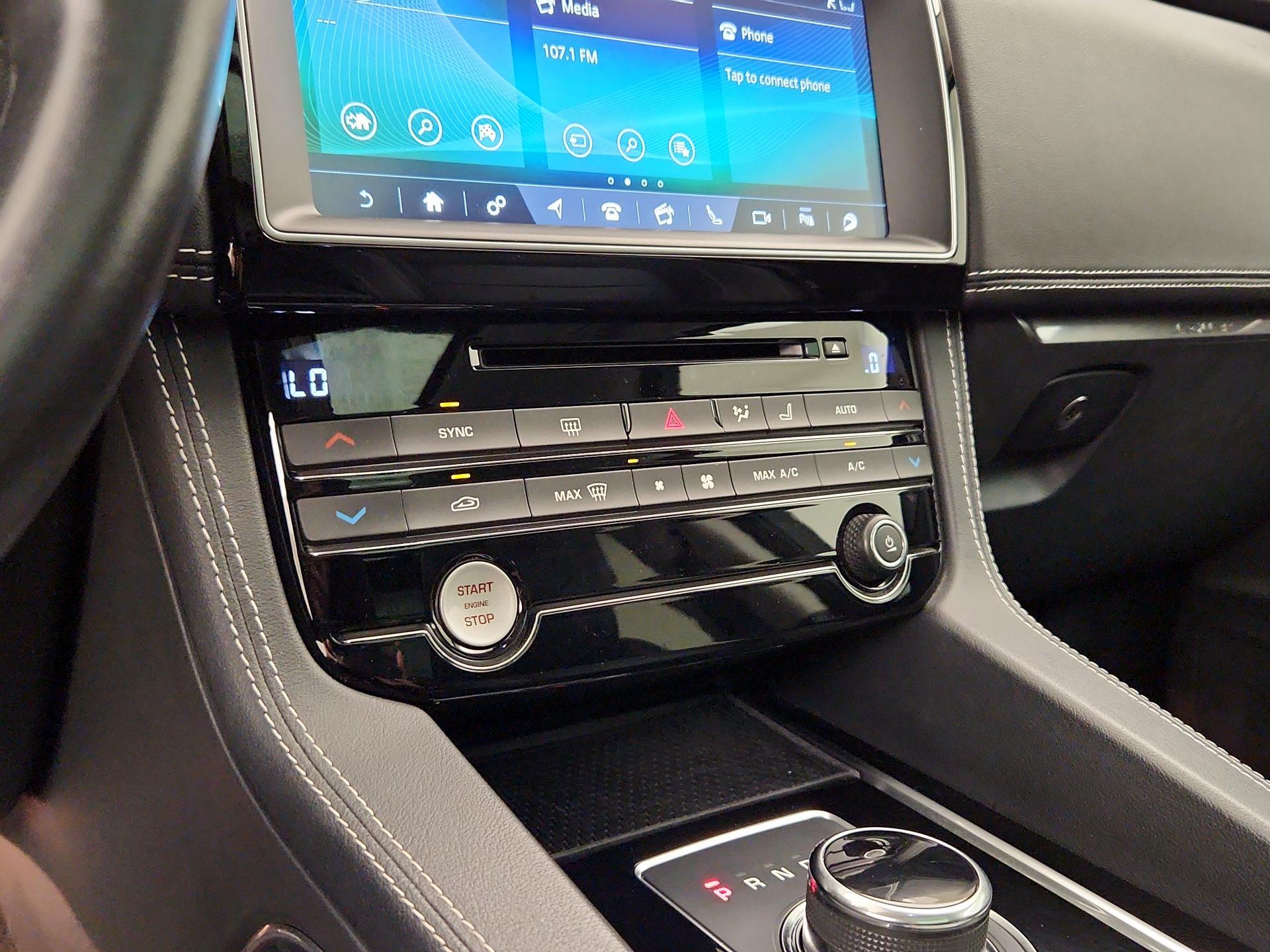 Thumbnail: 2017 Jaguar F-Pace - 17