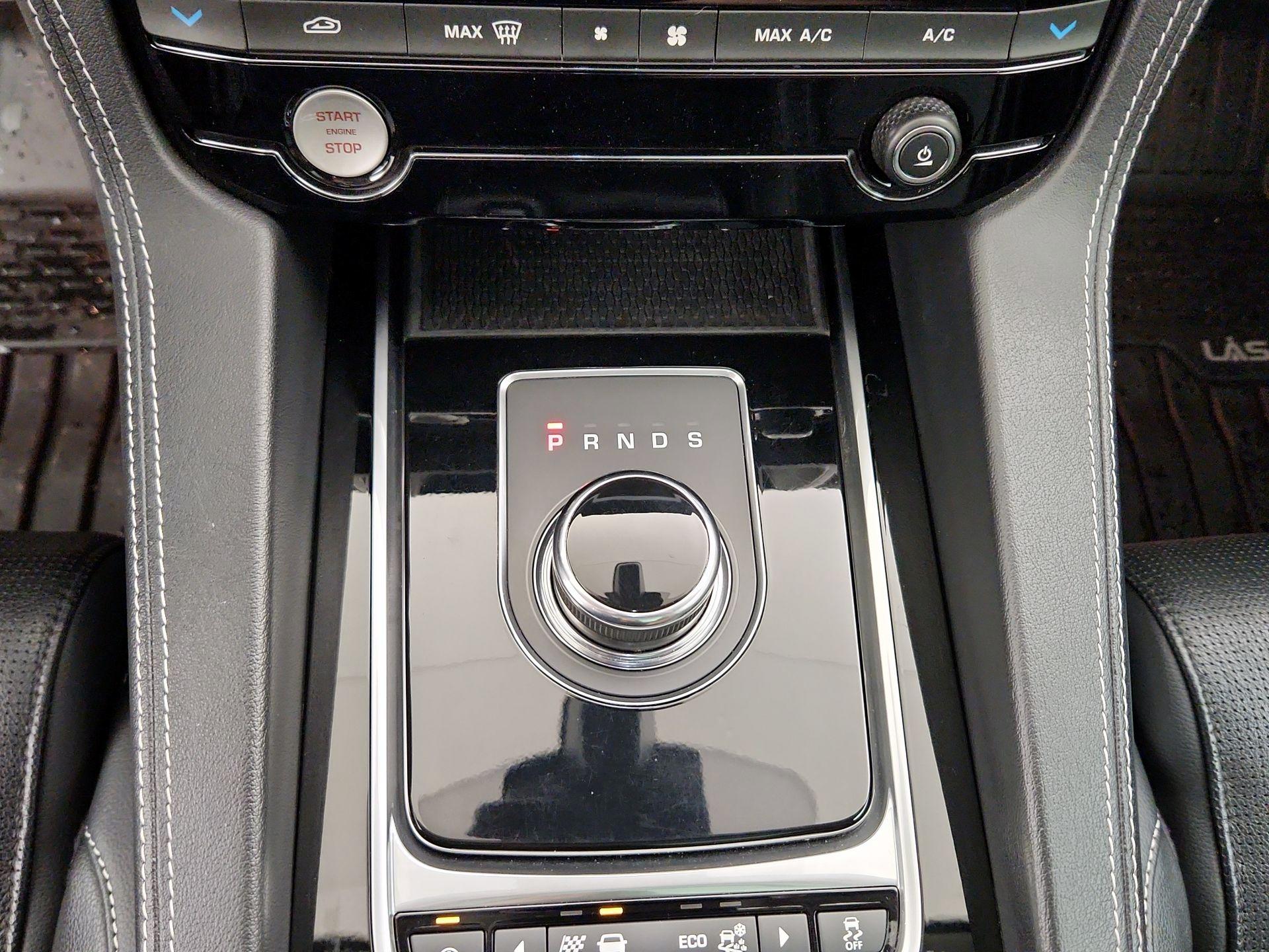 Thumbnail: 2017 Jaguar F-Pace - 18