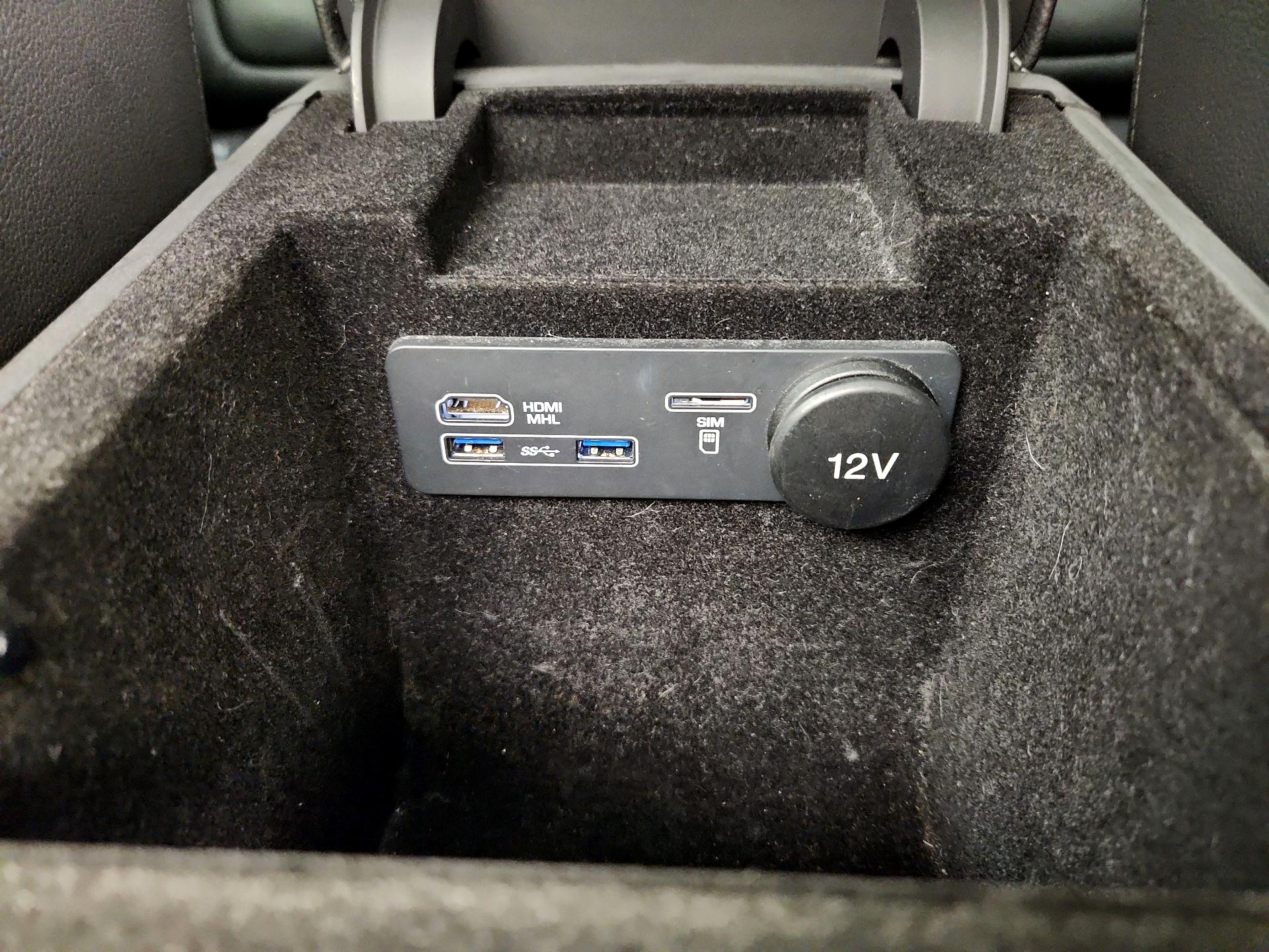 Thumbnail: 2017 Jaguar F-Pace - 19