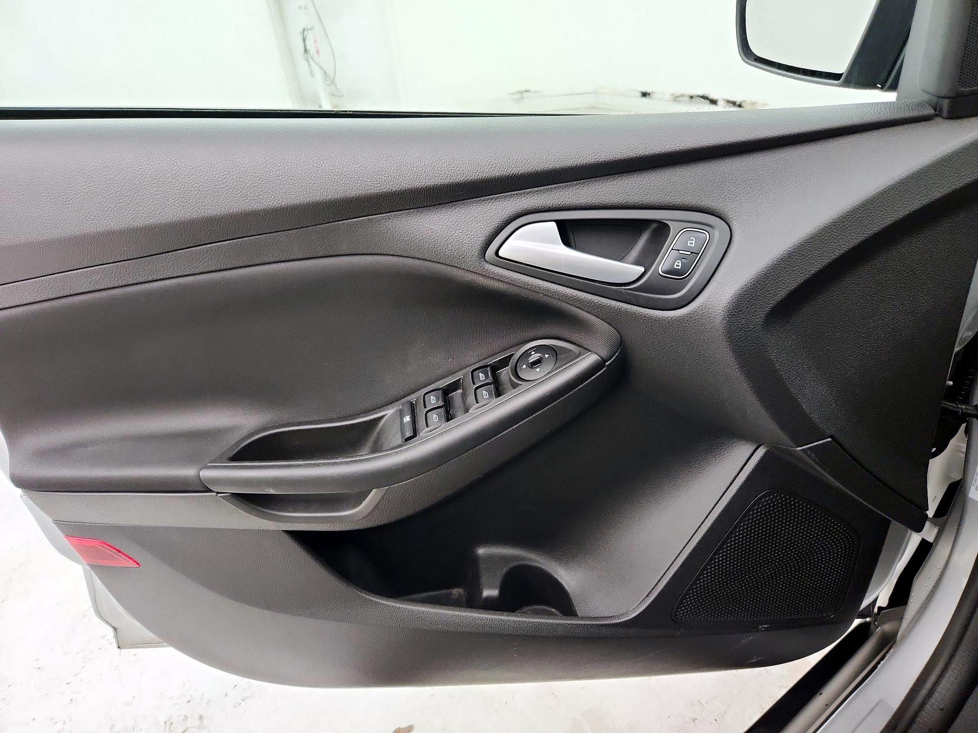 Thumbnail: 2017 Ford Focus - 12