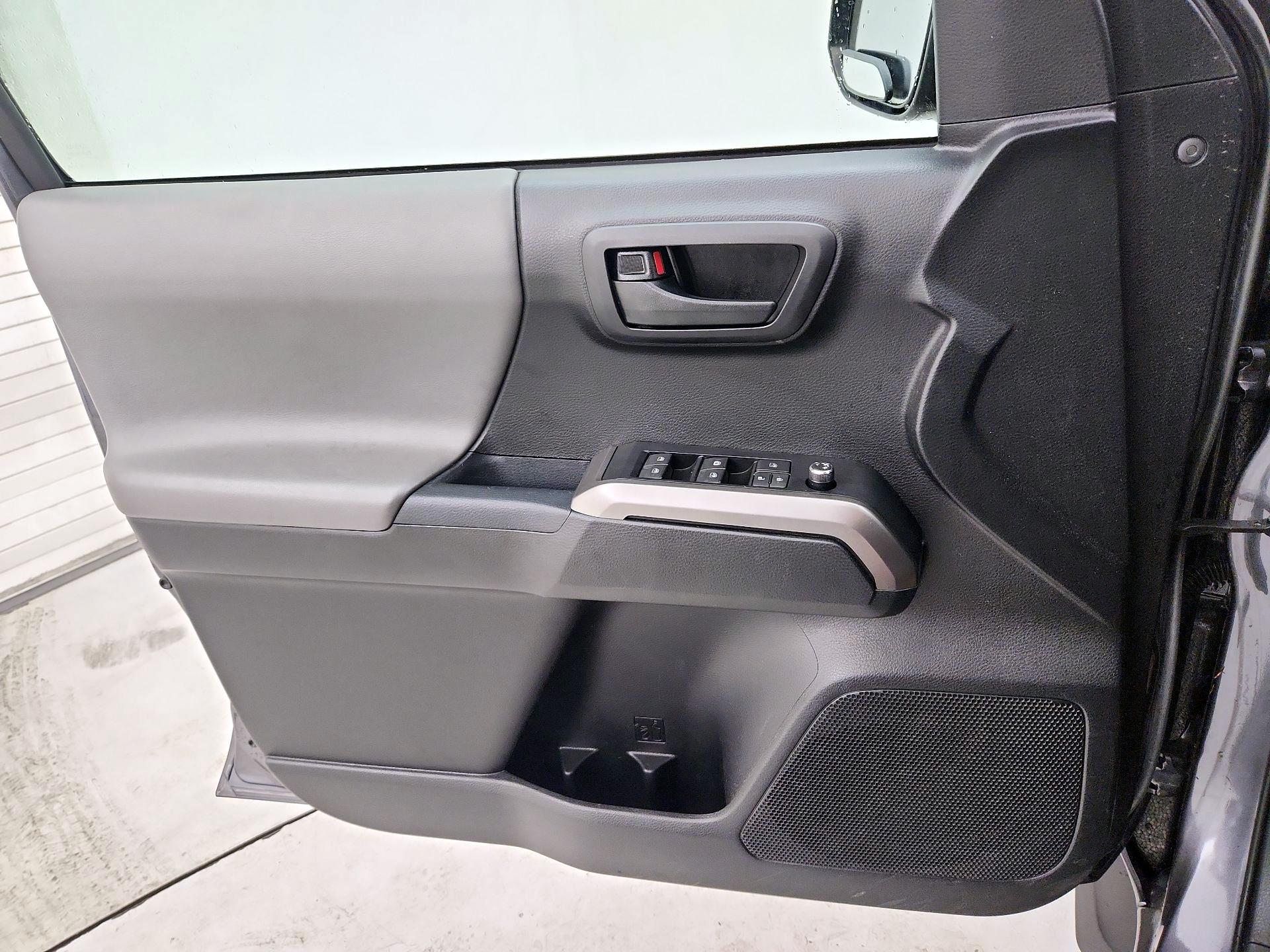 Thumbnail: 2017 Toyota Tacoma - 12