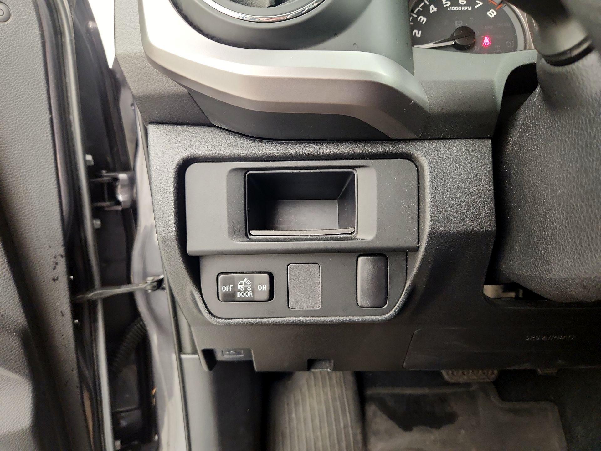 Thumbnail: 2017 Toyota Tacoma - 13