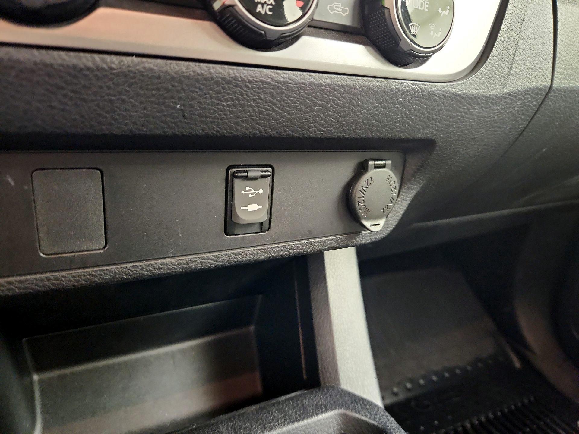 Thumbnail: 2017 Toyota Tacoma - 18