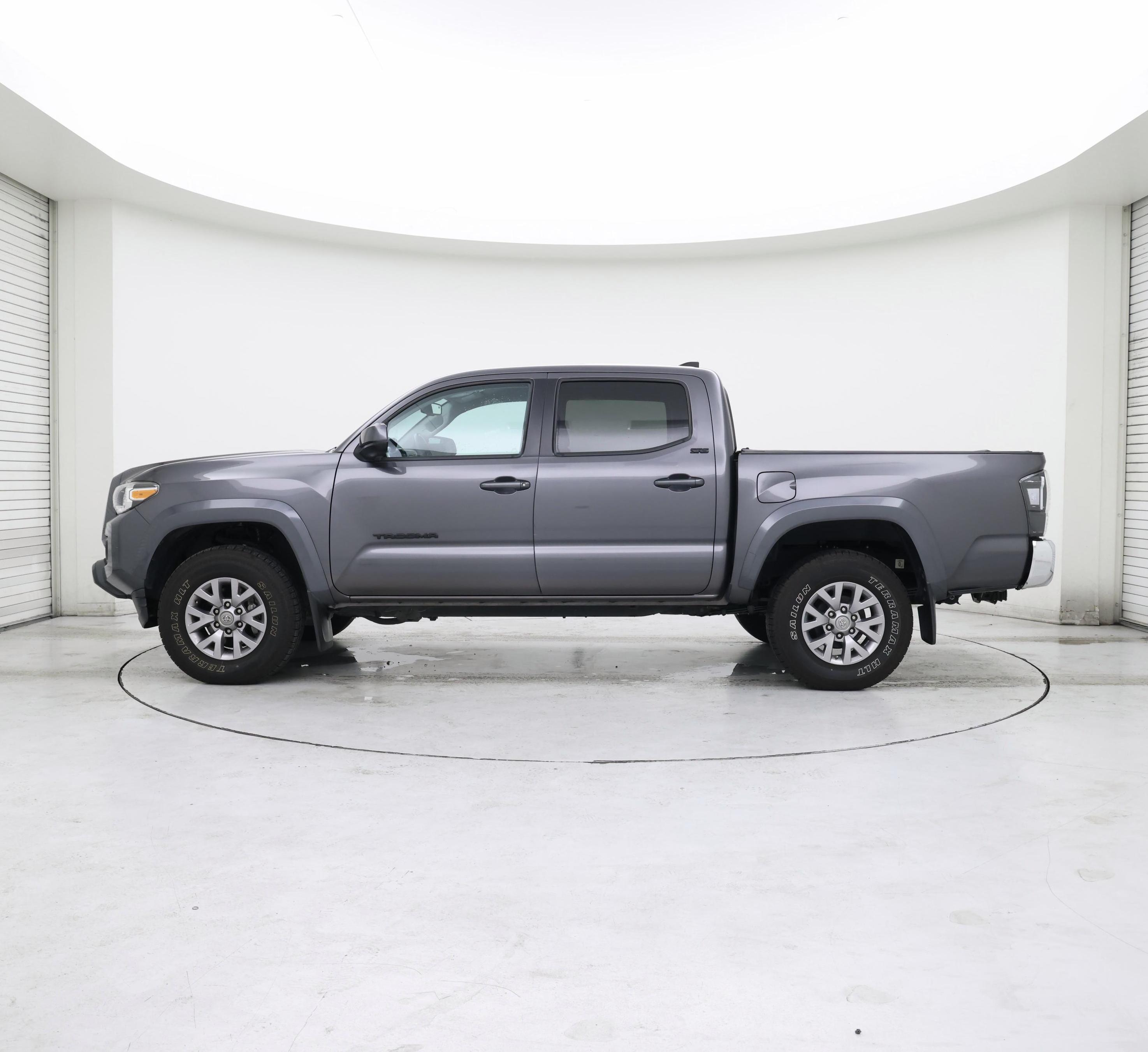 Thumbnail: 2017 Toyota Tacoma - 3