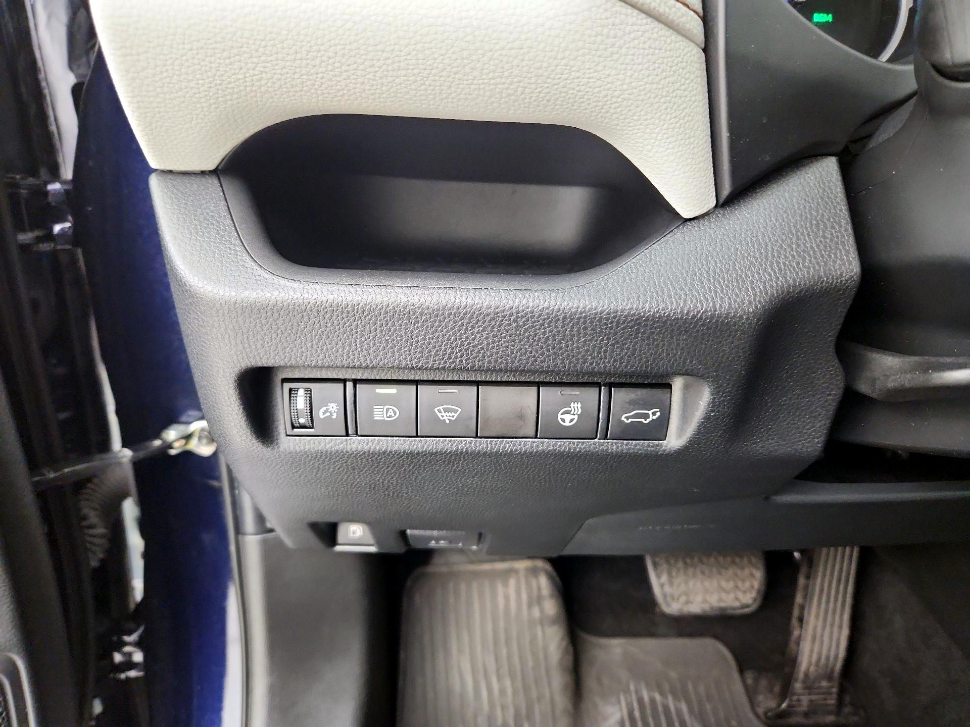 Thumbnail: 2021 Toyota RAV4 - 13