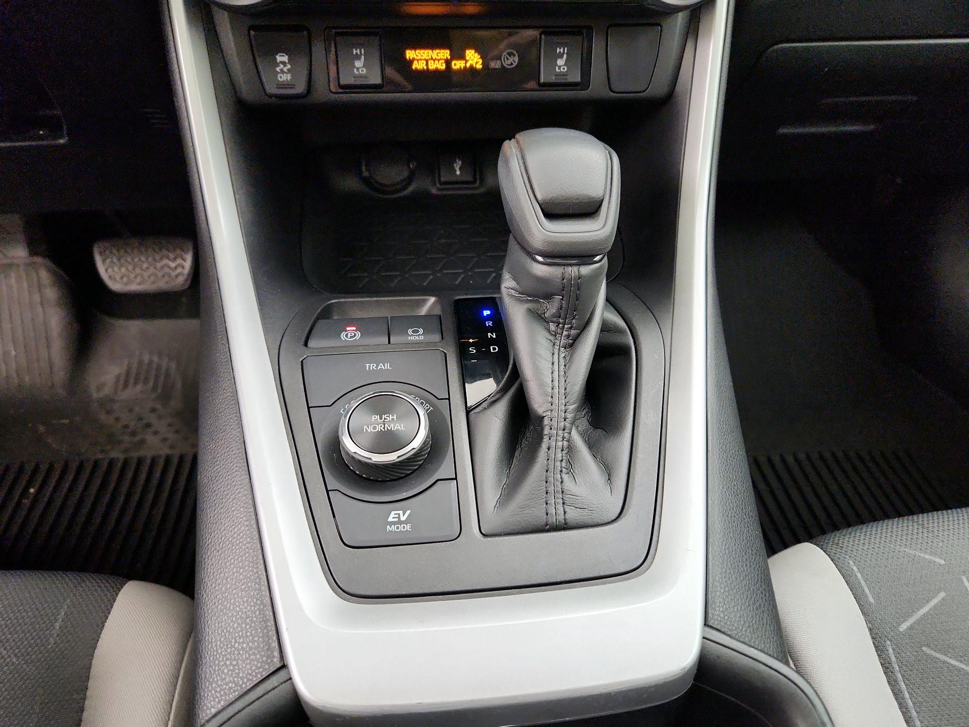 Thumbnail: 2021 Toyota RAV4 - 17