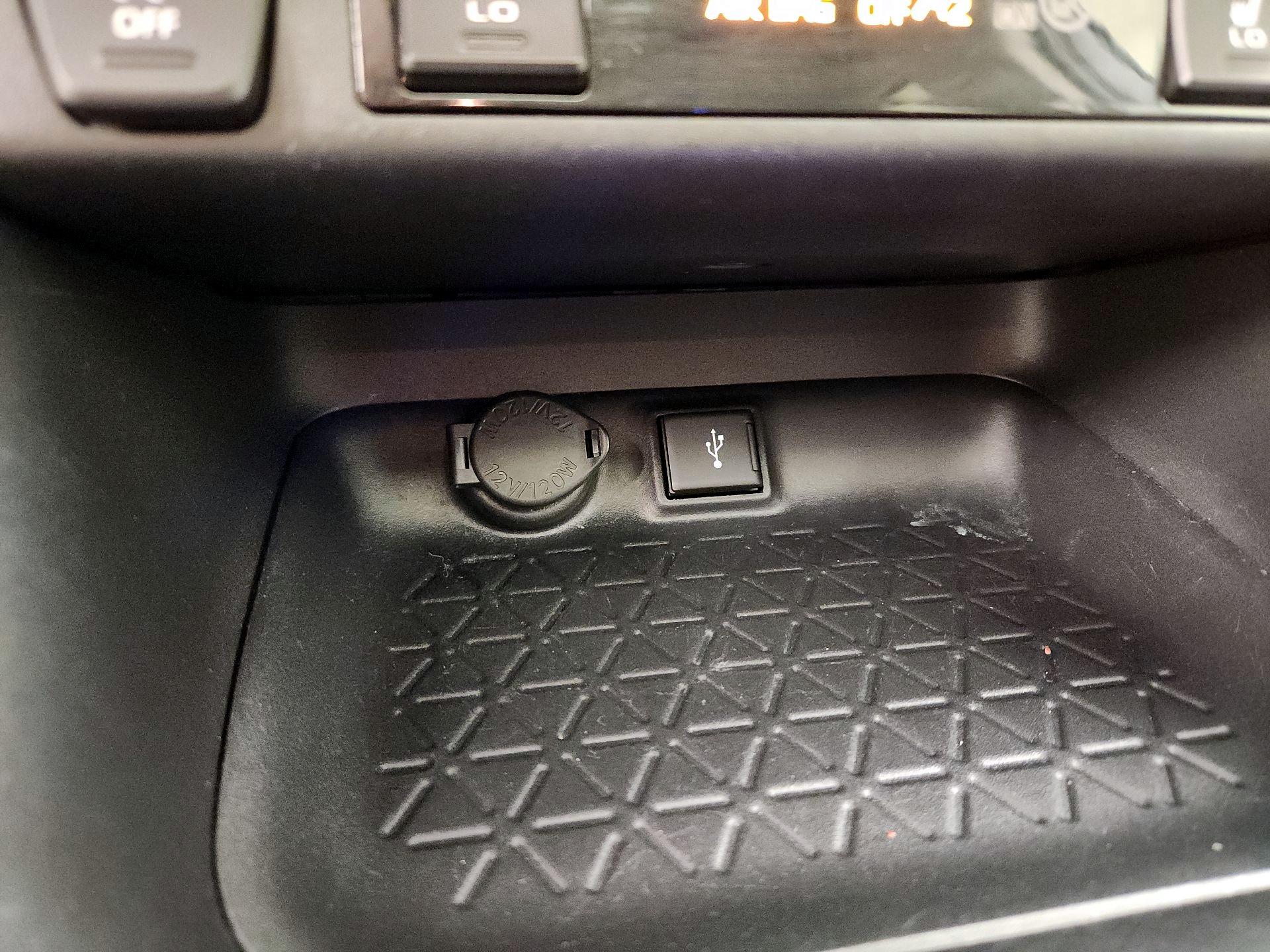 Thumbnail: 2021 Toyota RAV4 - 18