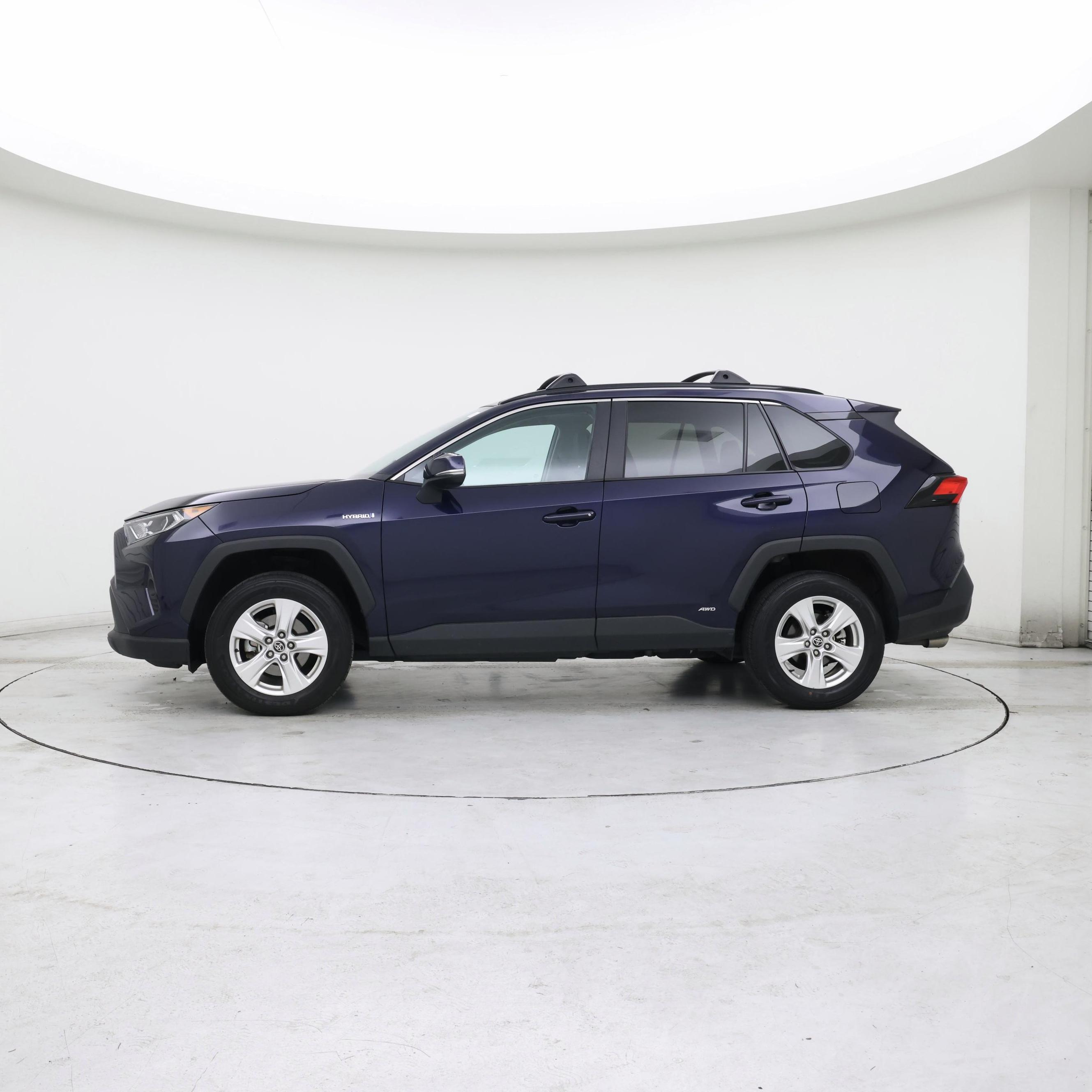 Thumbnail: 2021 Toyota RAV4 - 3