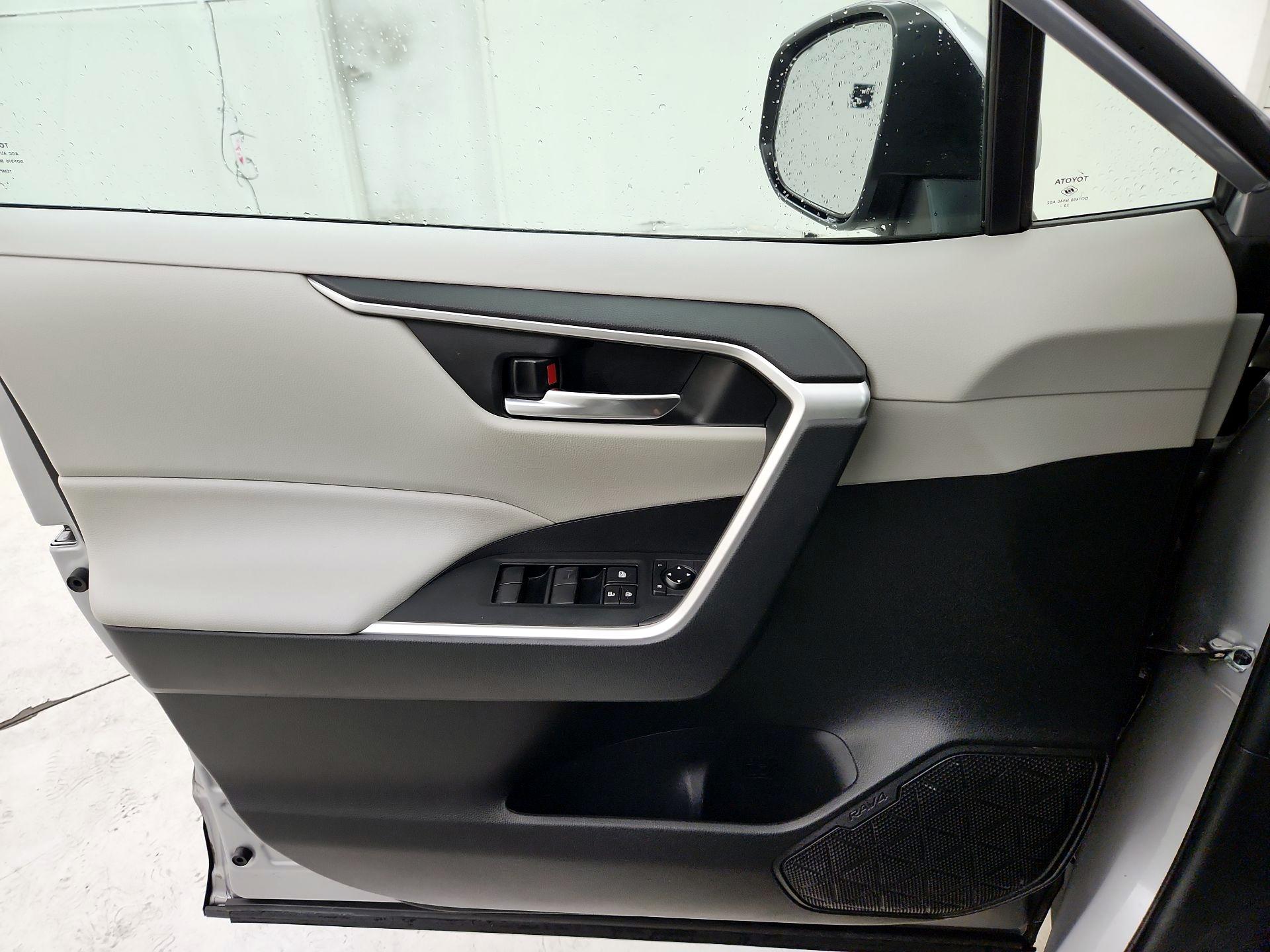 Thumbnail: 2021 Toyota RAV4 - 12