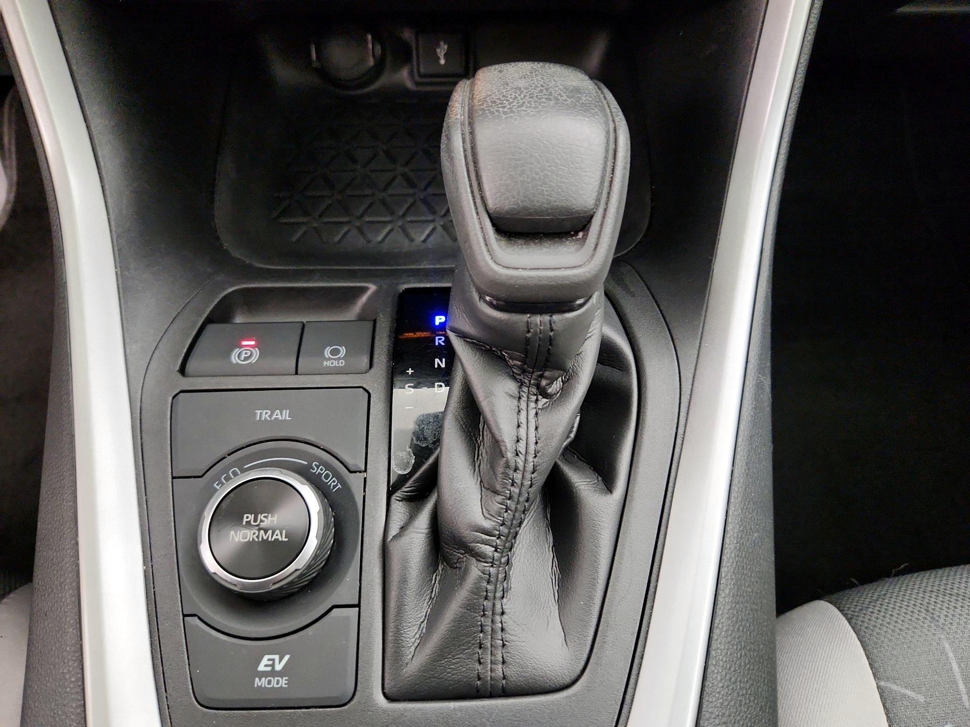 Thumbnail: 2021 Toyota RAV4 - 17