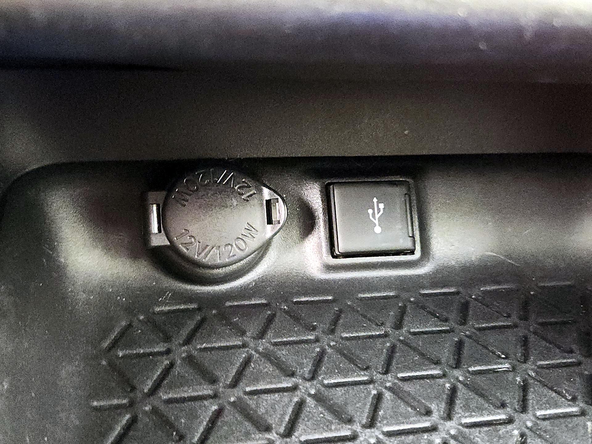 Thumbnail: 2021 Toyota RAV4 - 18