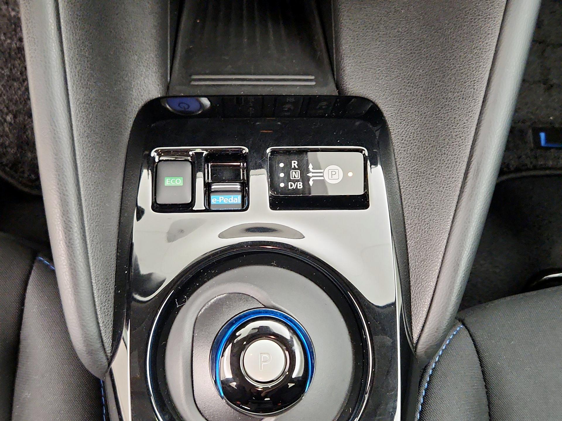 Thumbnail: 2020 Nissan Leaf - 17