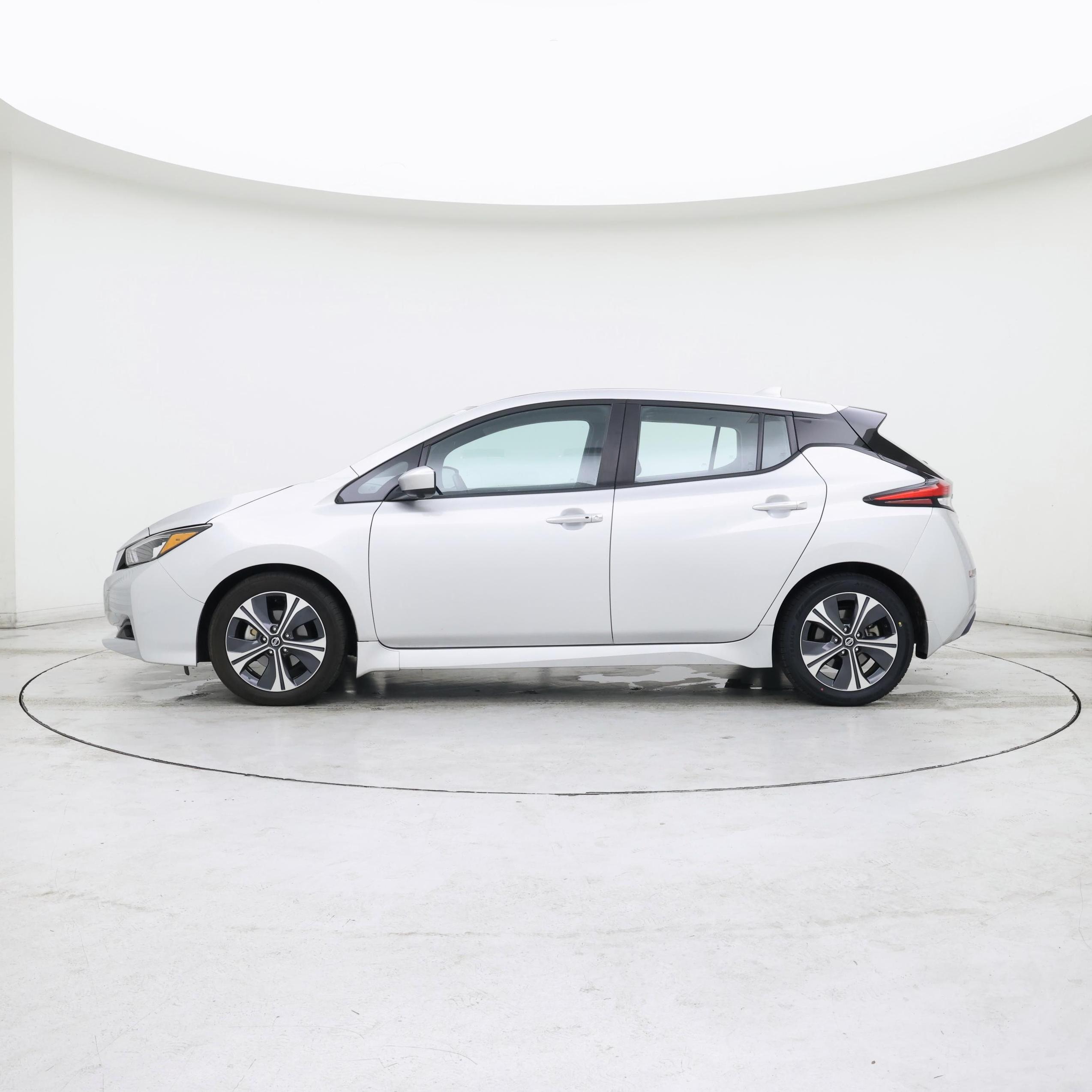 Thumbnail: 2020 Nissan Leaf - 3