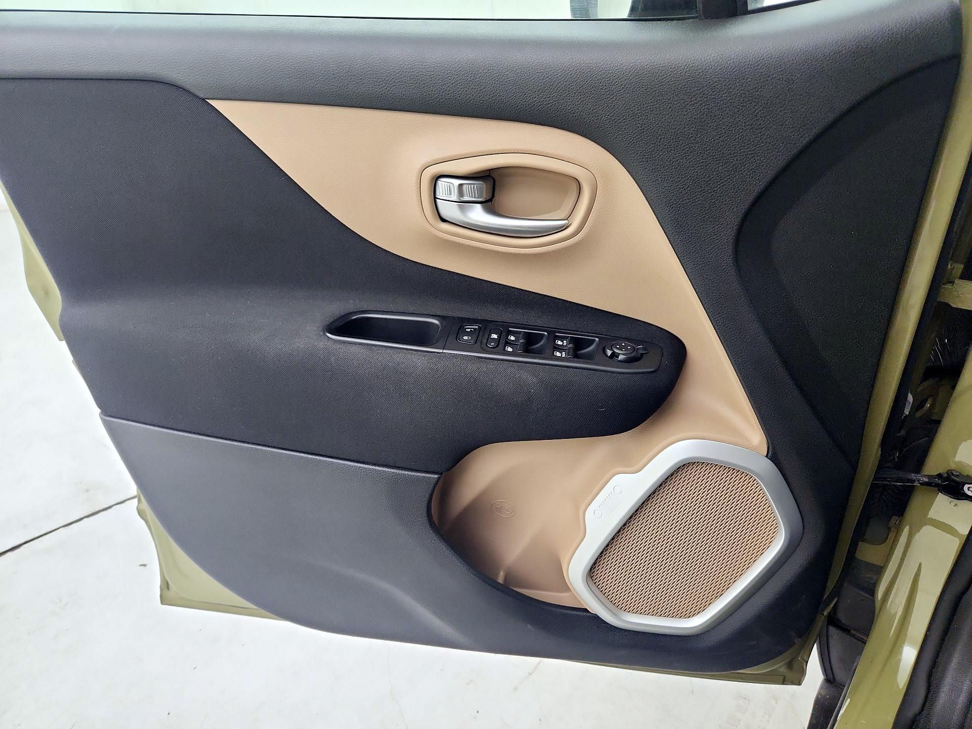Thumbnail: 2015 Jeep Renegade - 12