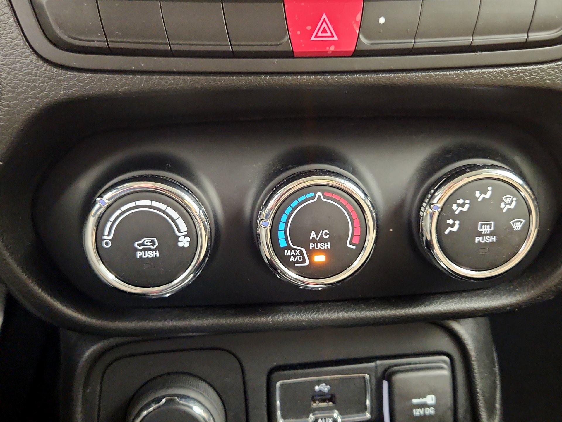Thumbnail: 2015 Jeep Renegade - 16
