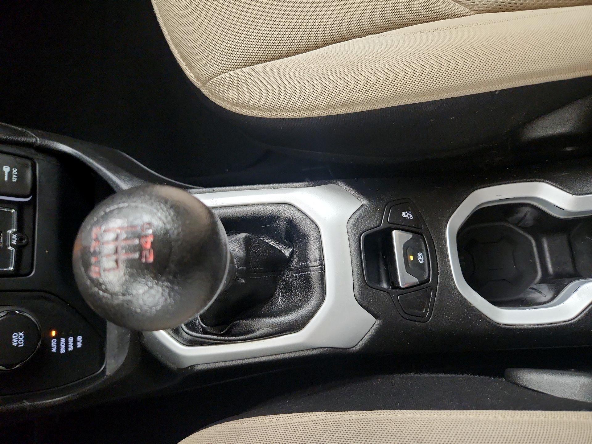 Thumbnail: 2015 Jeep Renegade - 17