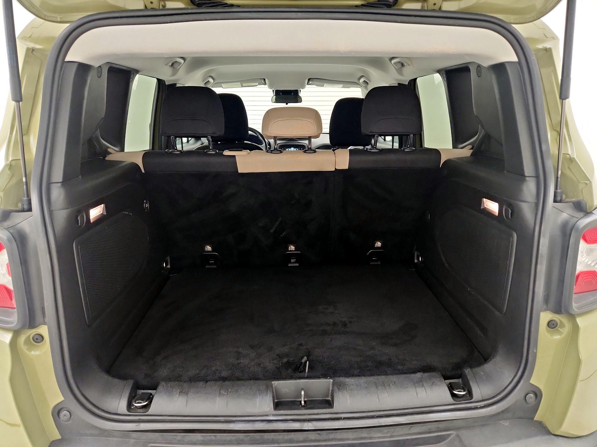 Thumbnail: 2015 Jeep Renegade - 20