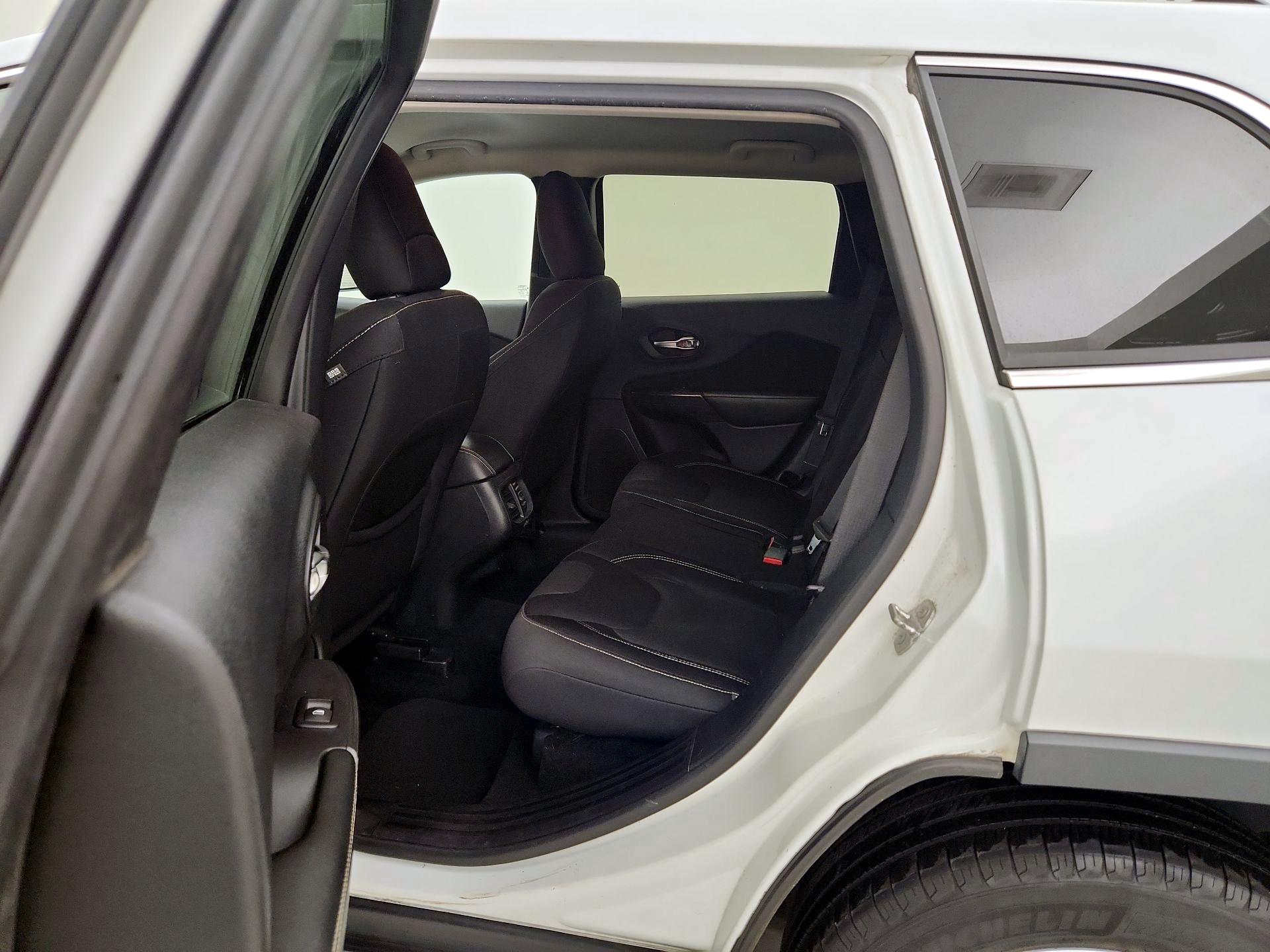 Thumbnail: 2015 Jeep Cherokee - 19