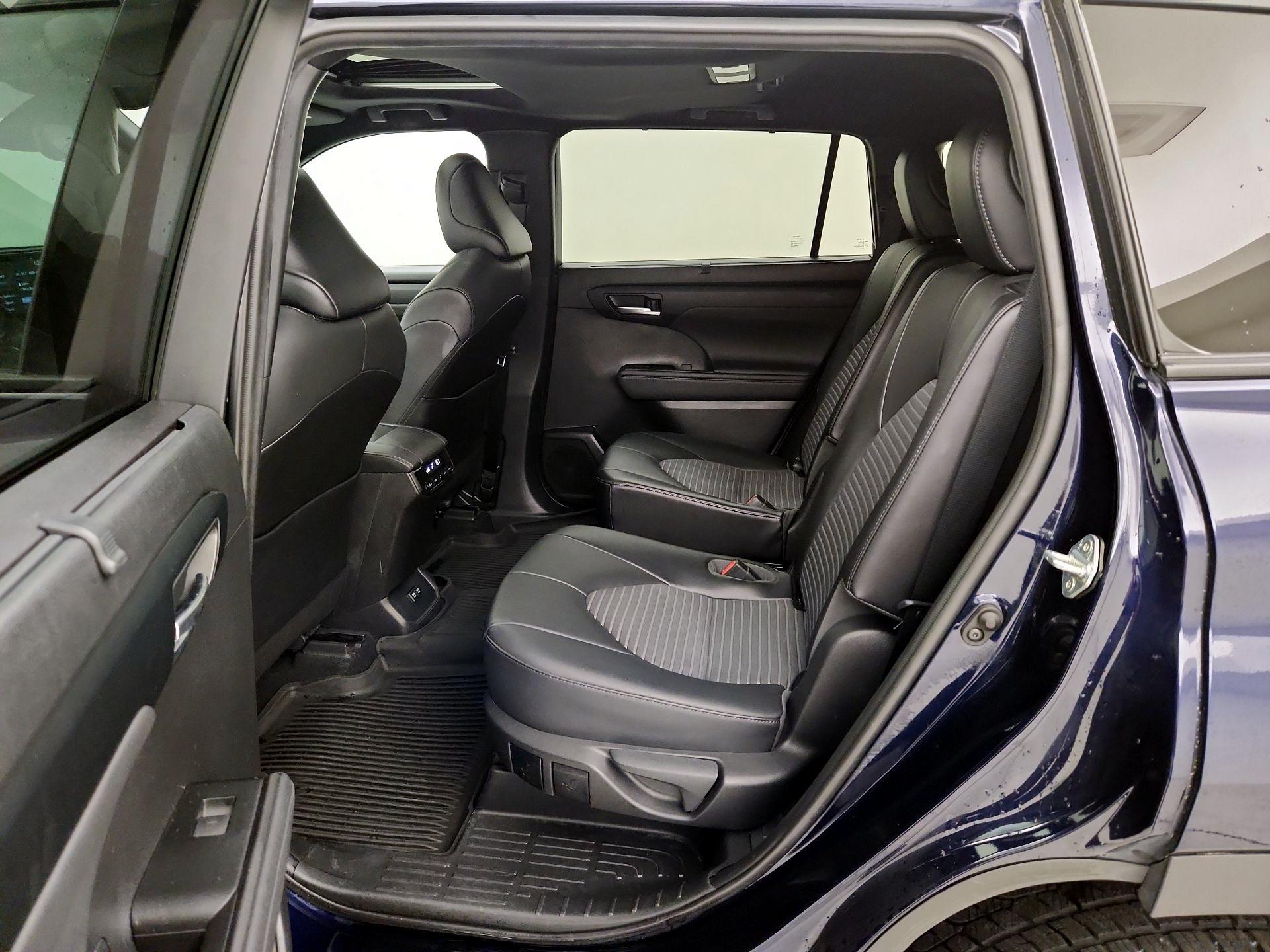 Thumbnail: 2021 Toyota Highlander - 20