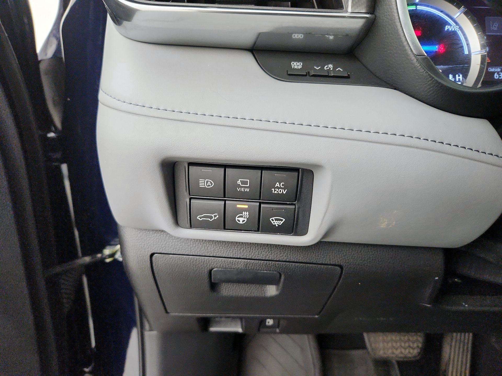 Thumbnail: 2022 Toyota Highlander - 13