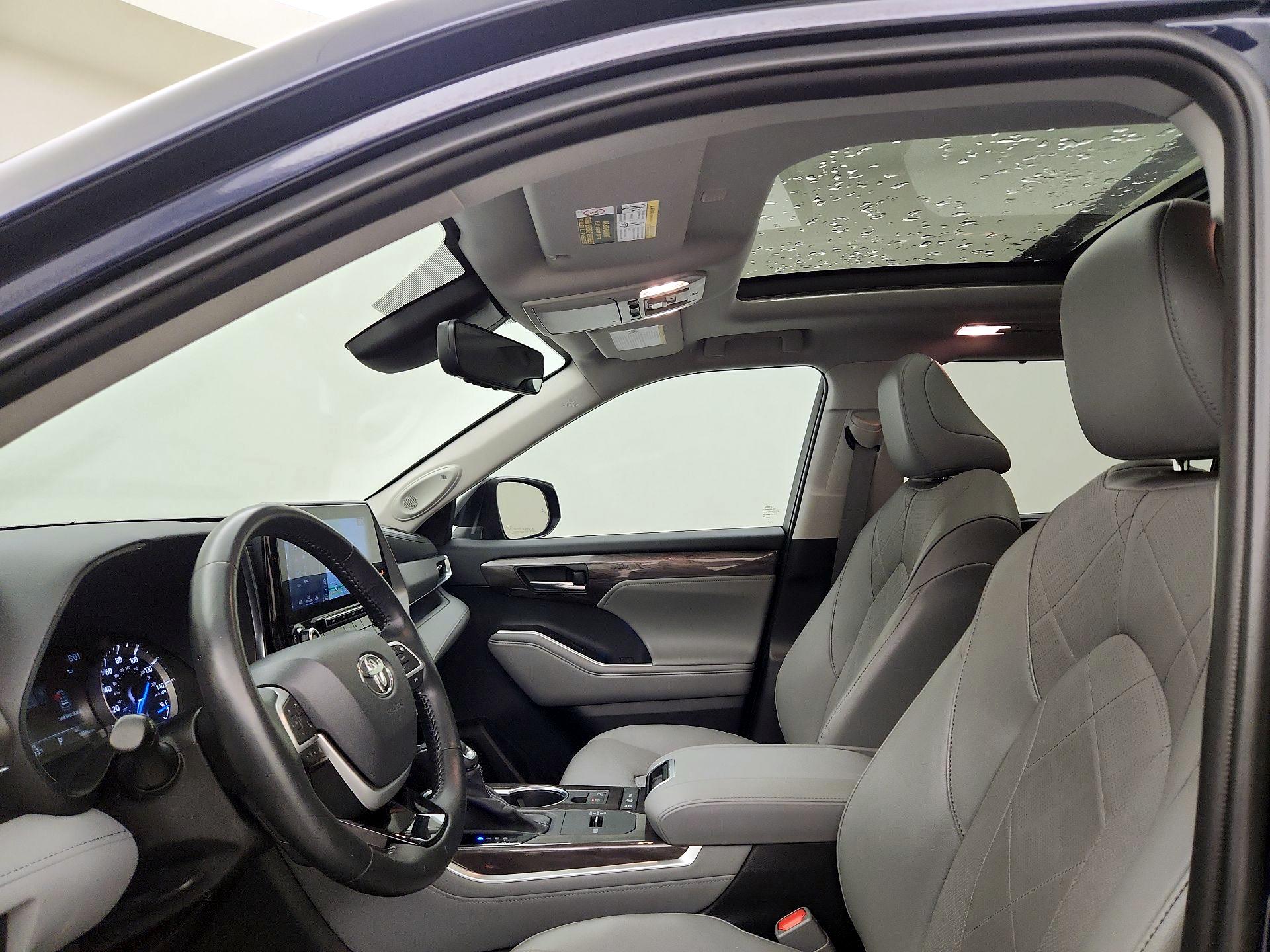 Thumbnail: 2022 Toyota Highlander - 20