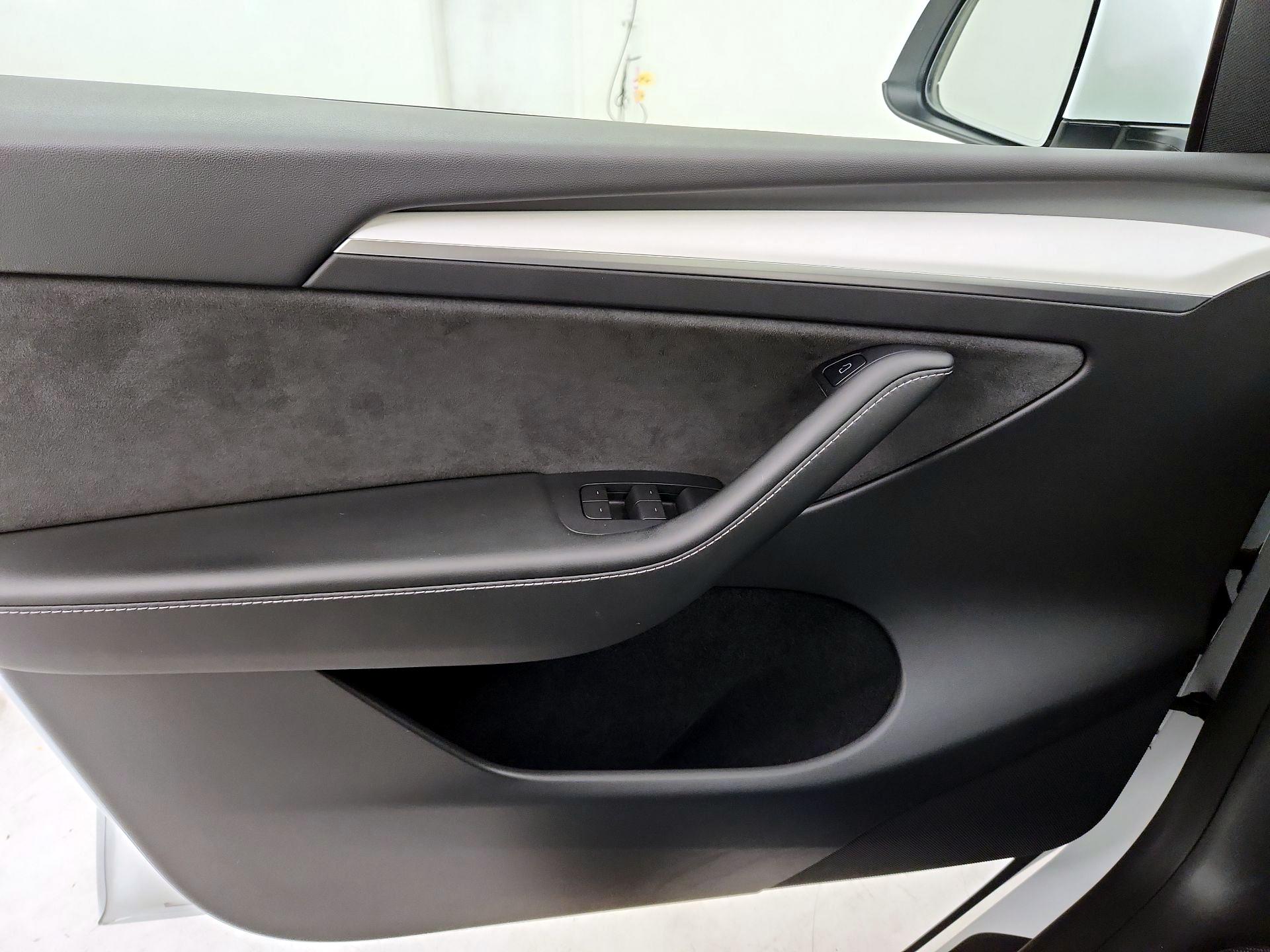 Thumbnail: 2022 Tesla Model Y - 12