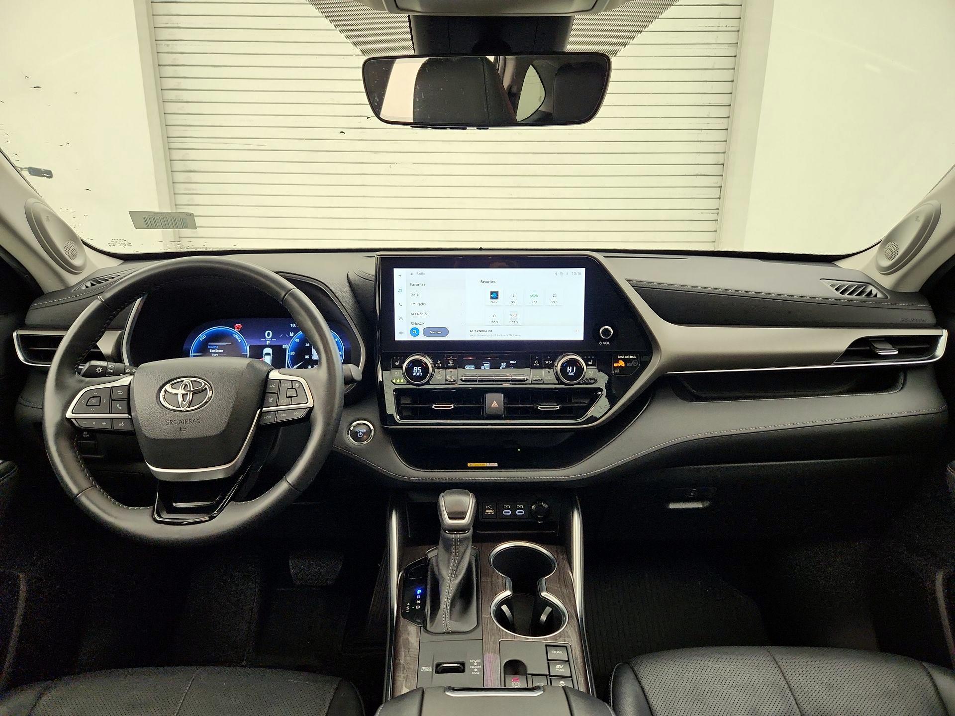 Thumbnail: 2023 Toyota Highlander - 9