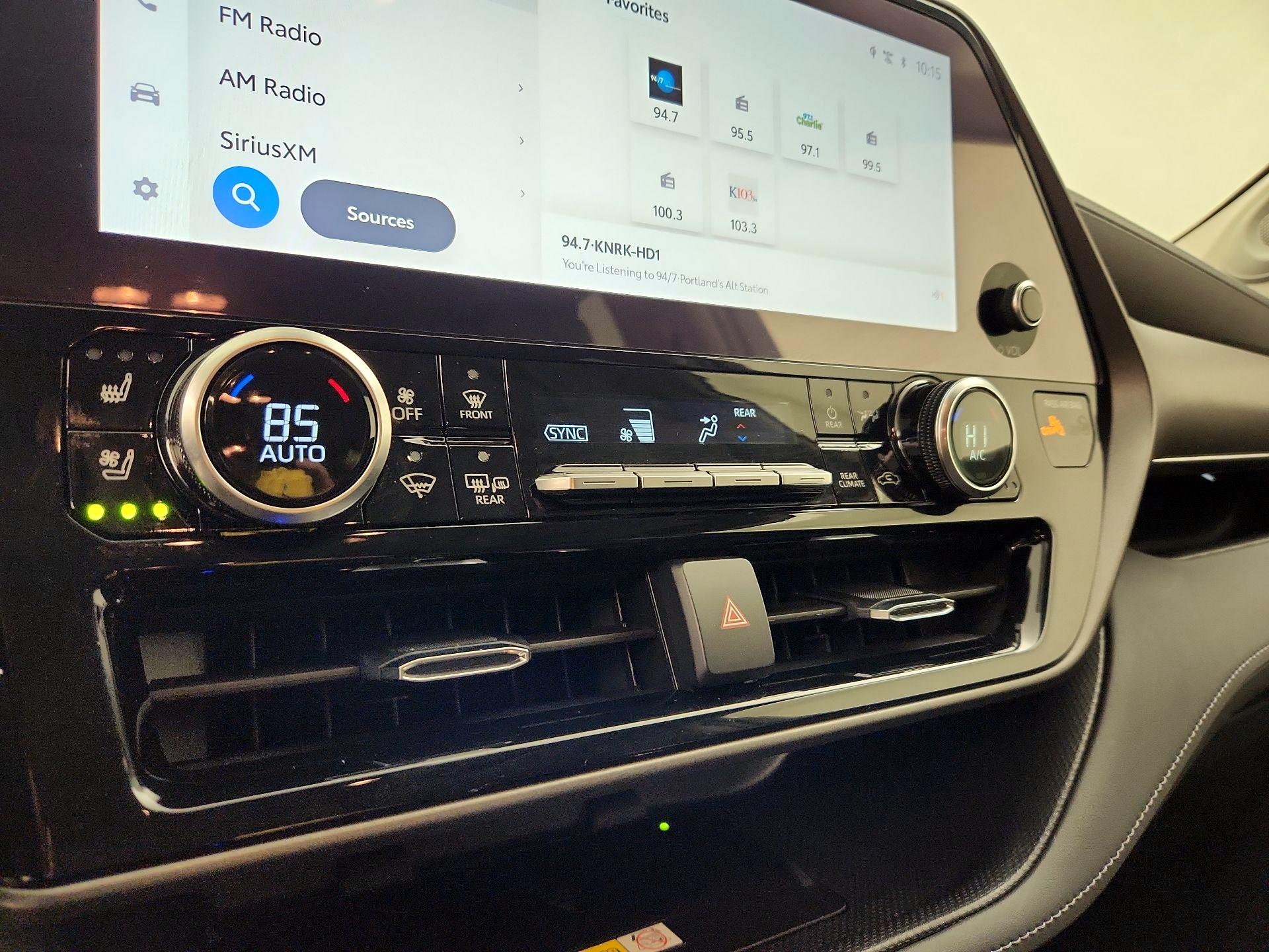 Thumbnail: 2023 Toyota Highlander - 16