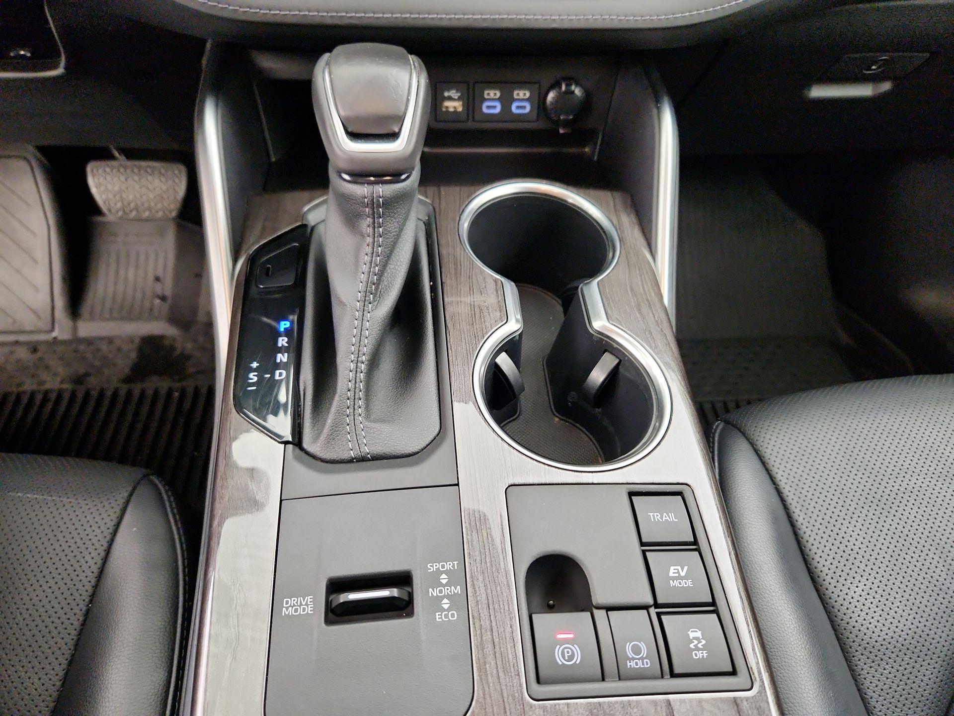 Thumbnail: 2023 Toyota Highlander - 17