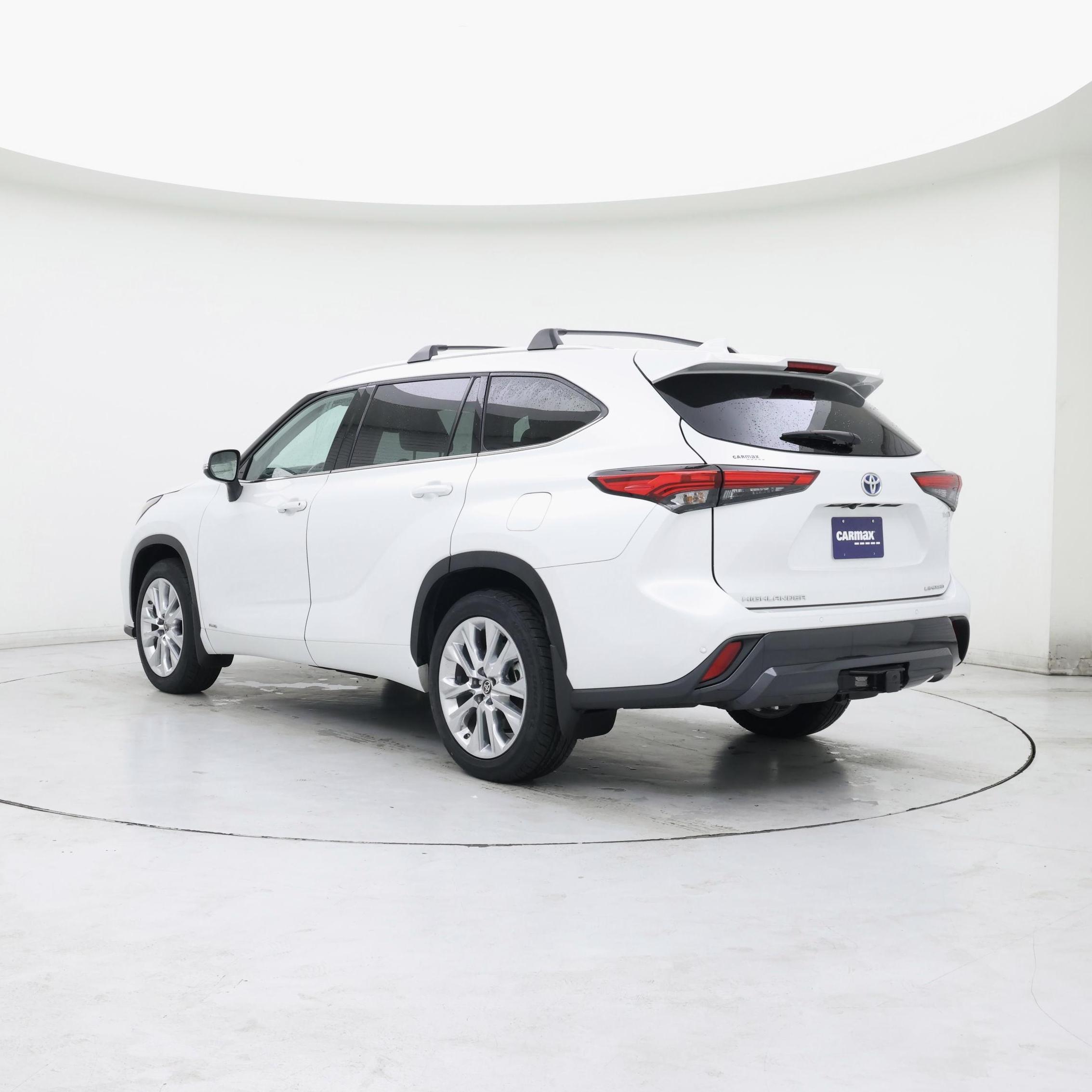 Thumbnail: 2023 Toyota Highlander - 2