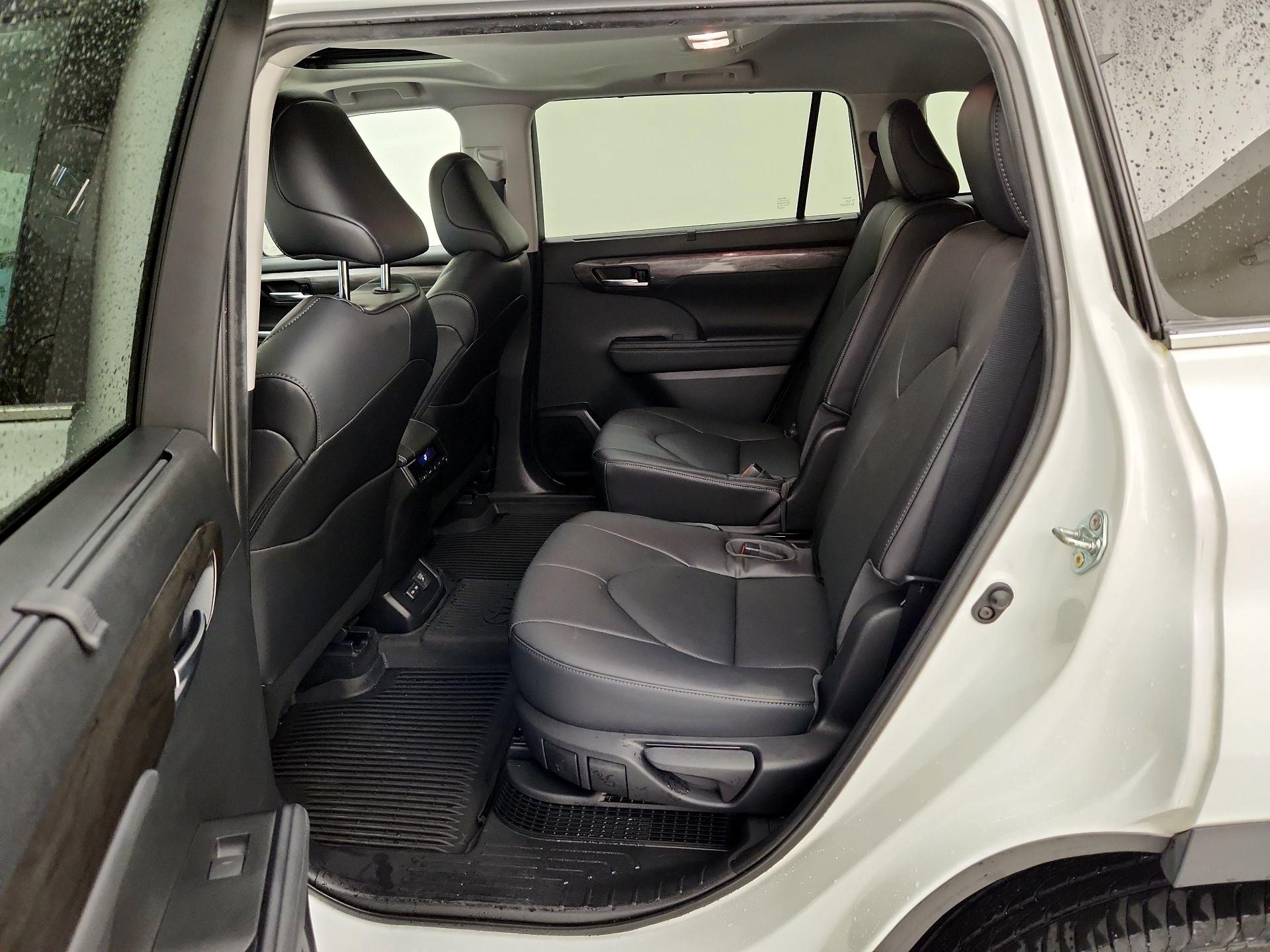 Thumbnail: 2023 Toyota Highlander - 20