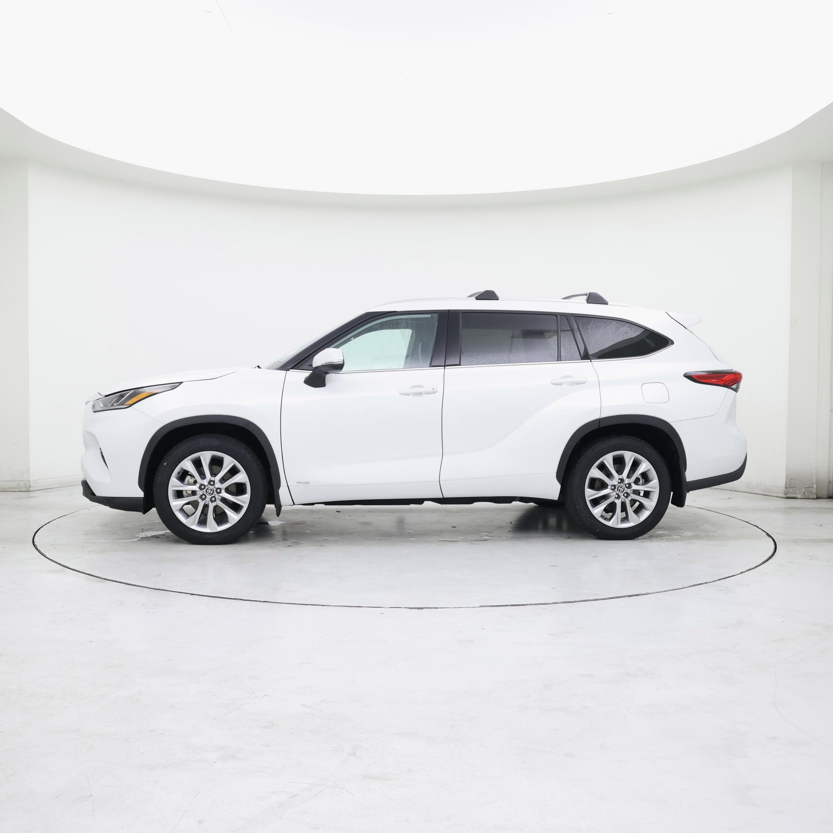 Thumbnail: 2023 Toyota Highlander - 3