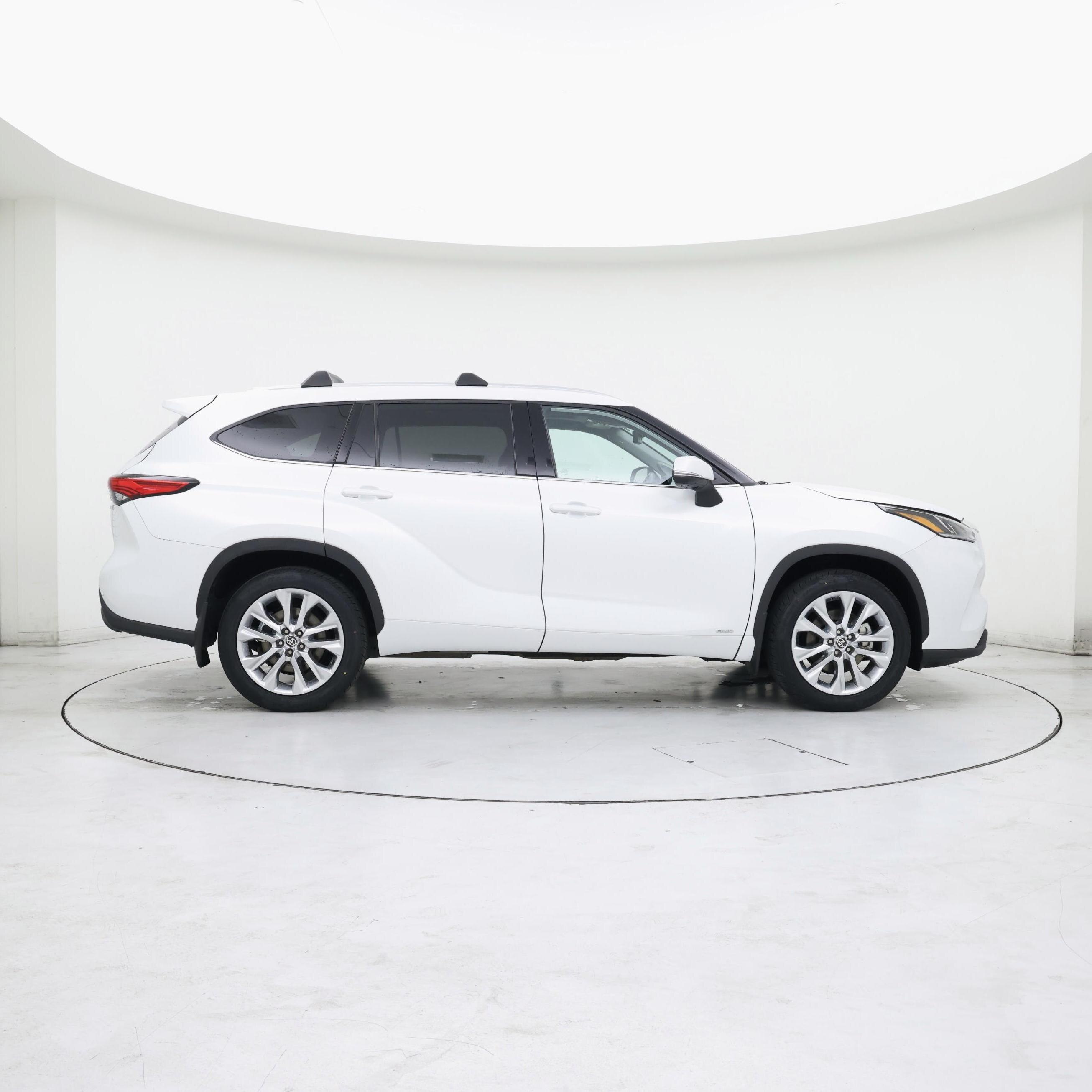 Thumbnail: 2023 Toyota Highlander - 7