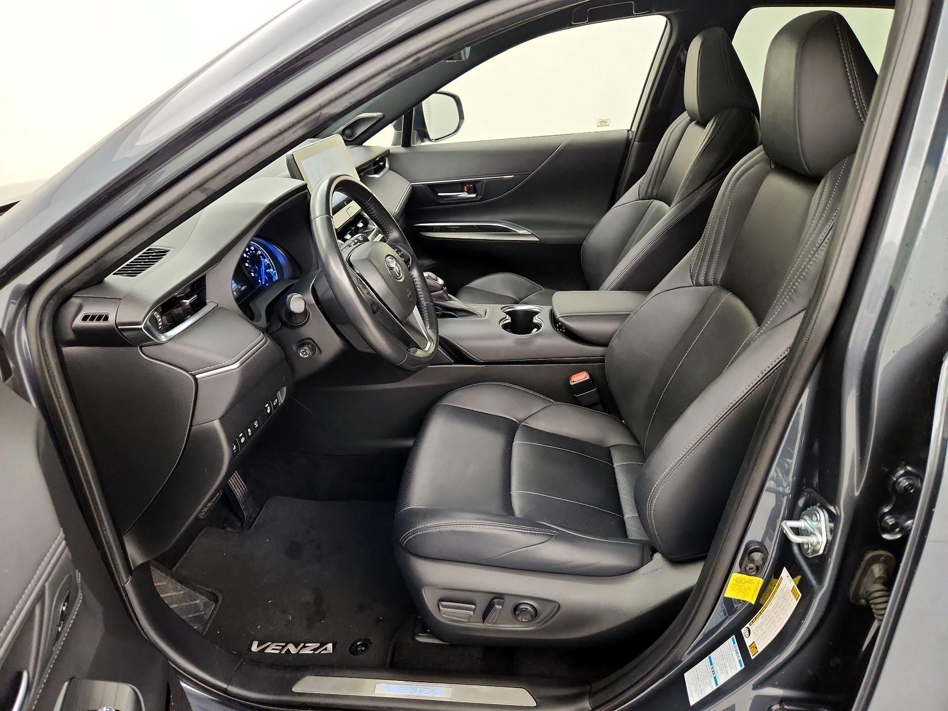 Thumbnail: 2021 Toyota Venza - 11