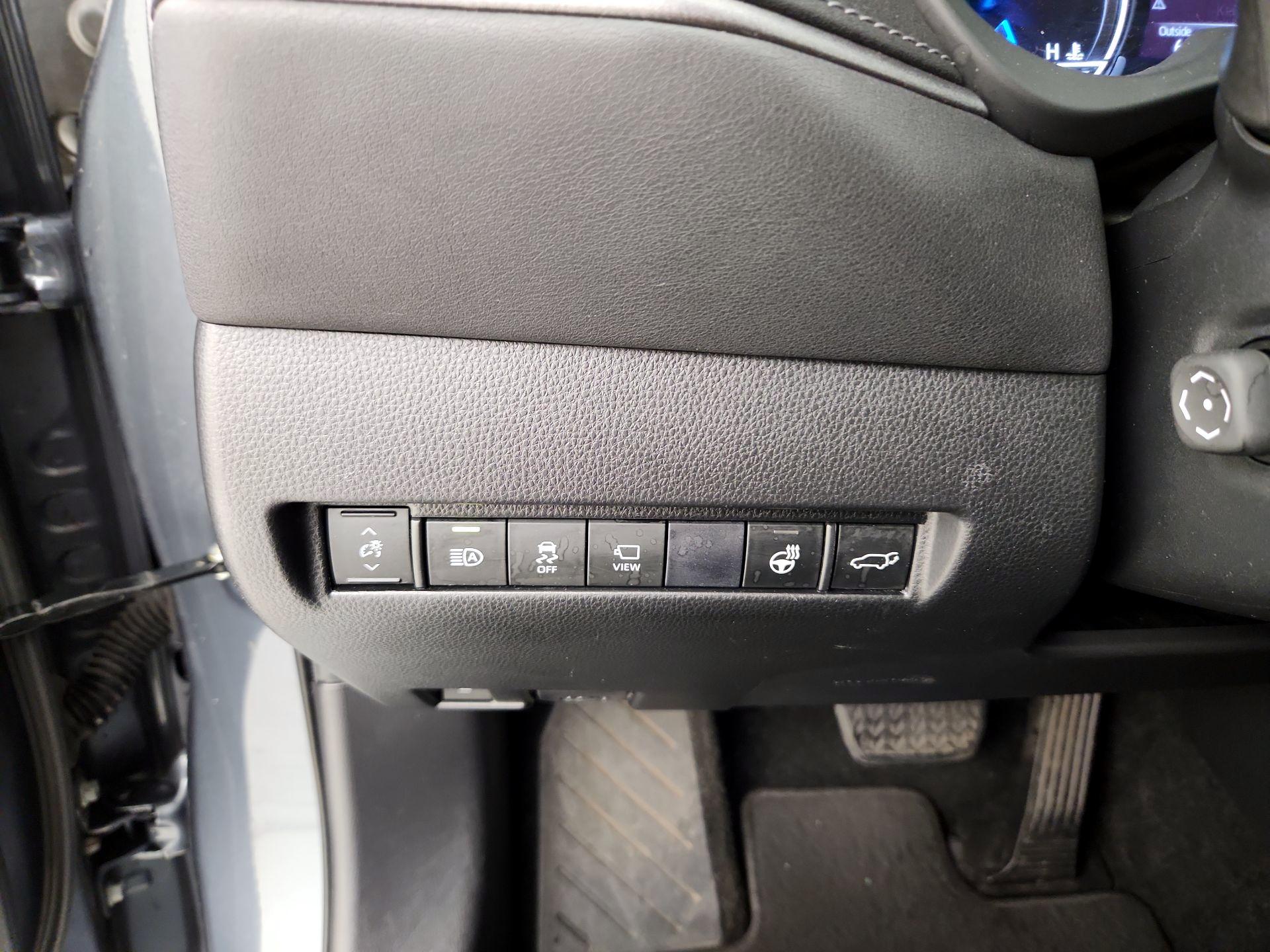 Thumbnail: 2021 Toyota Venza - 13