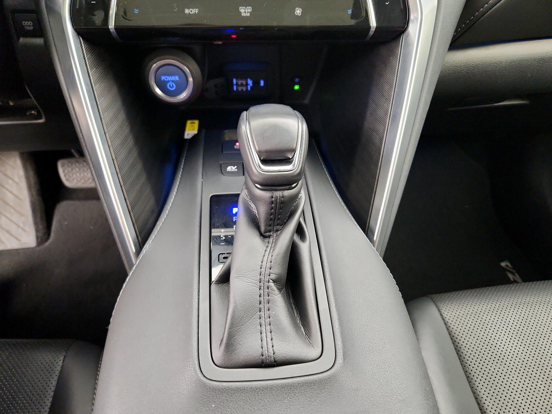 Thumbnail: 2021 Toyota Venza - 18