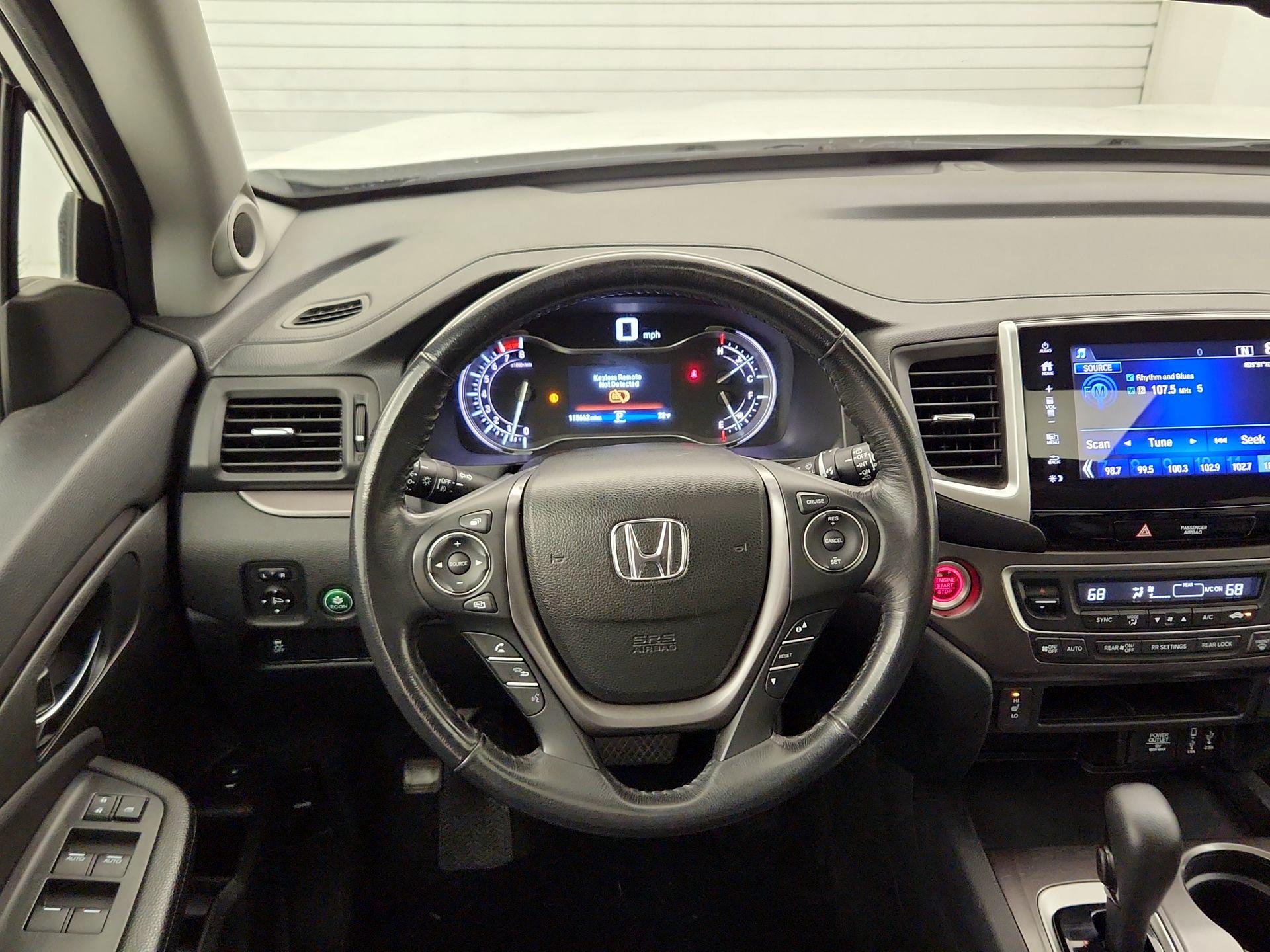 Thumbnail: 2017 Honda Pilot - 10