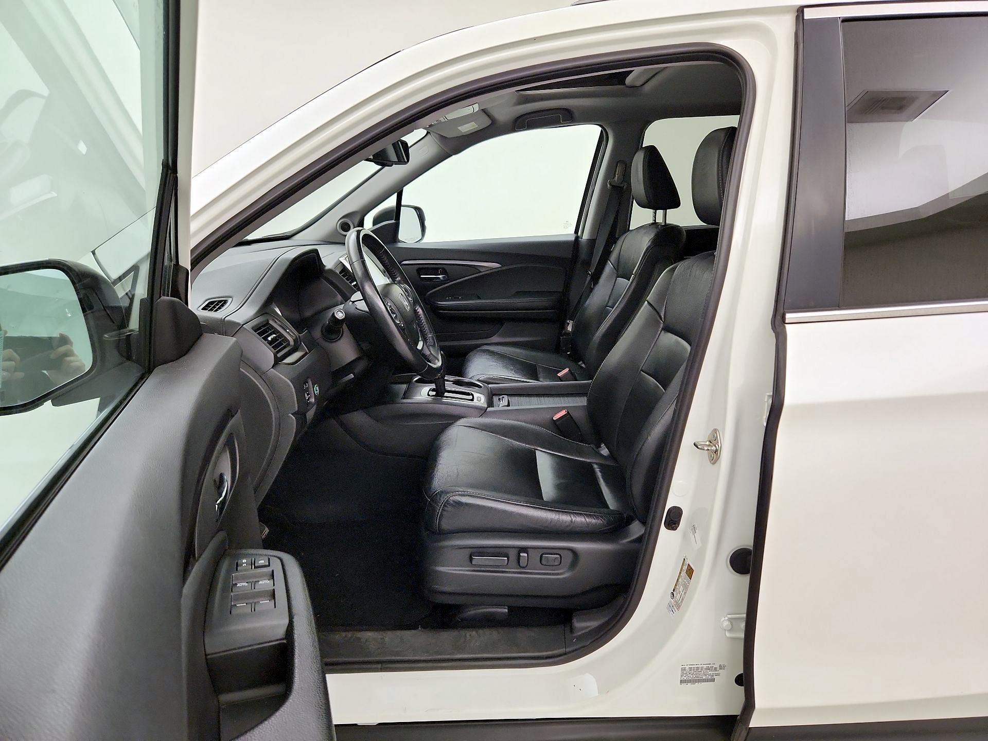 Thumbnail: 2017 Honda Pilot - 11