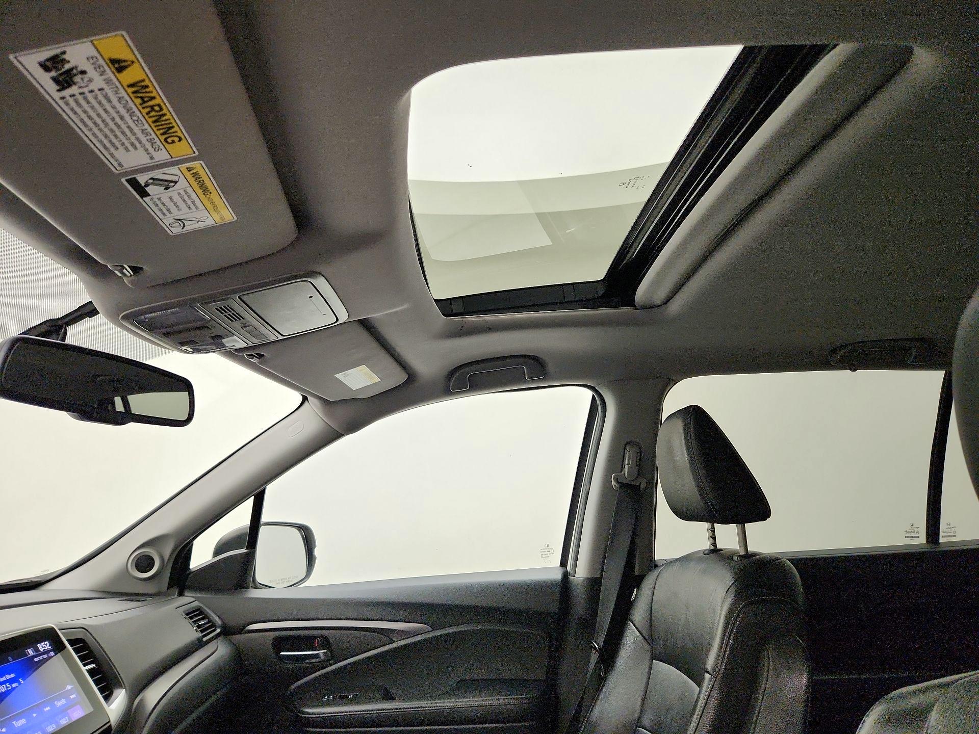 Thumbnail: 2017 Honda Pilot - 19