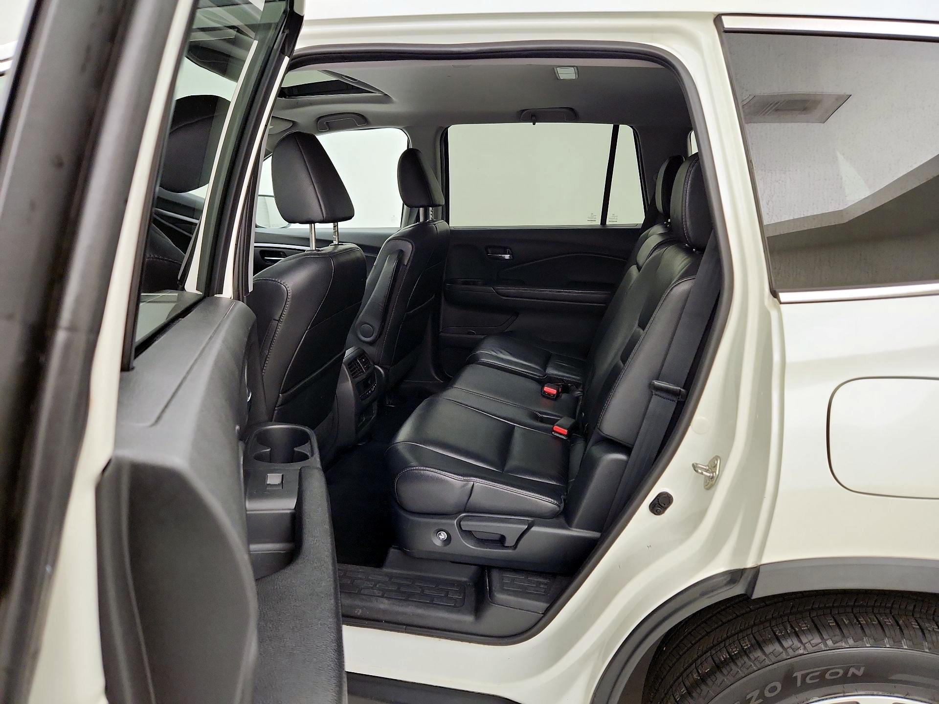 Thumbnail: 2017 Honda Pilot - 20