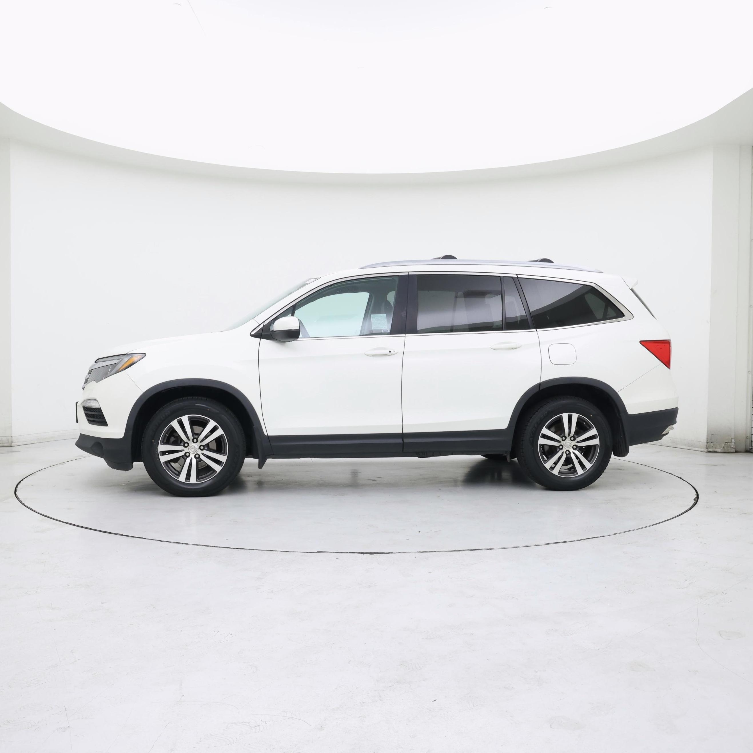 Thumbnail: 2017 Honda Pilot - 3