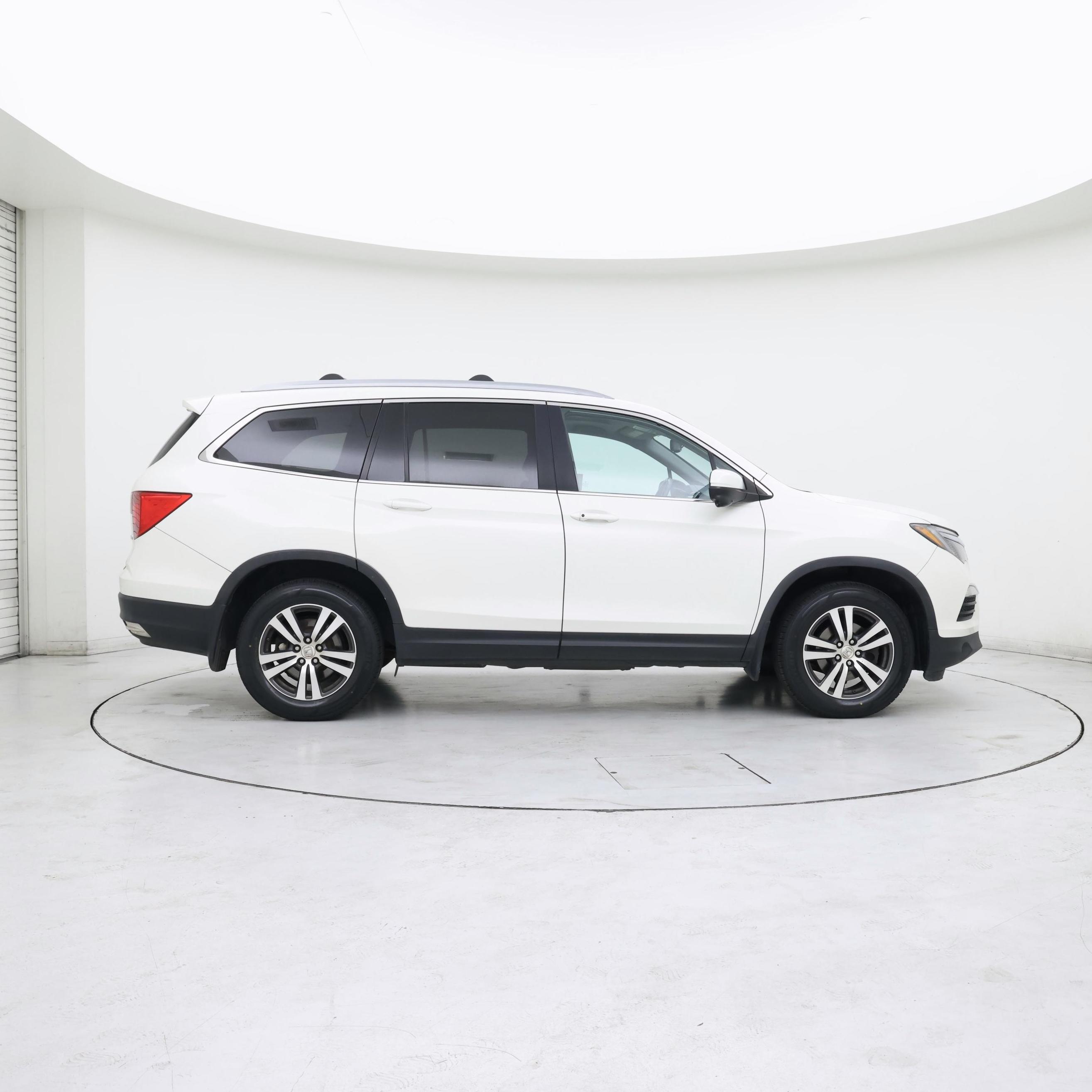 Thumbnail: 2017 Honda Pilot - 7