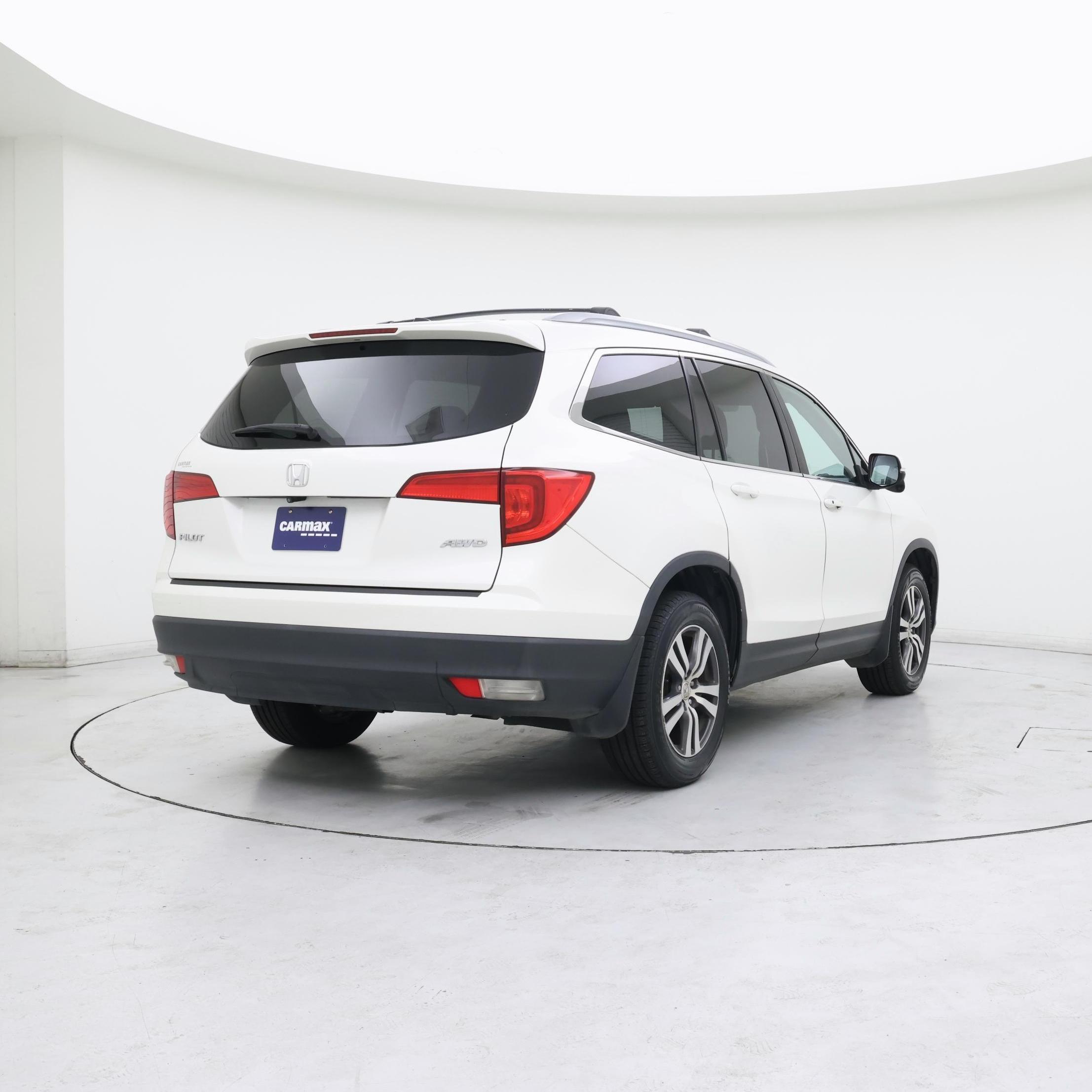 Thumbnail: 2017 Honda Pilot - 8