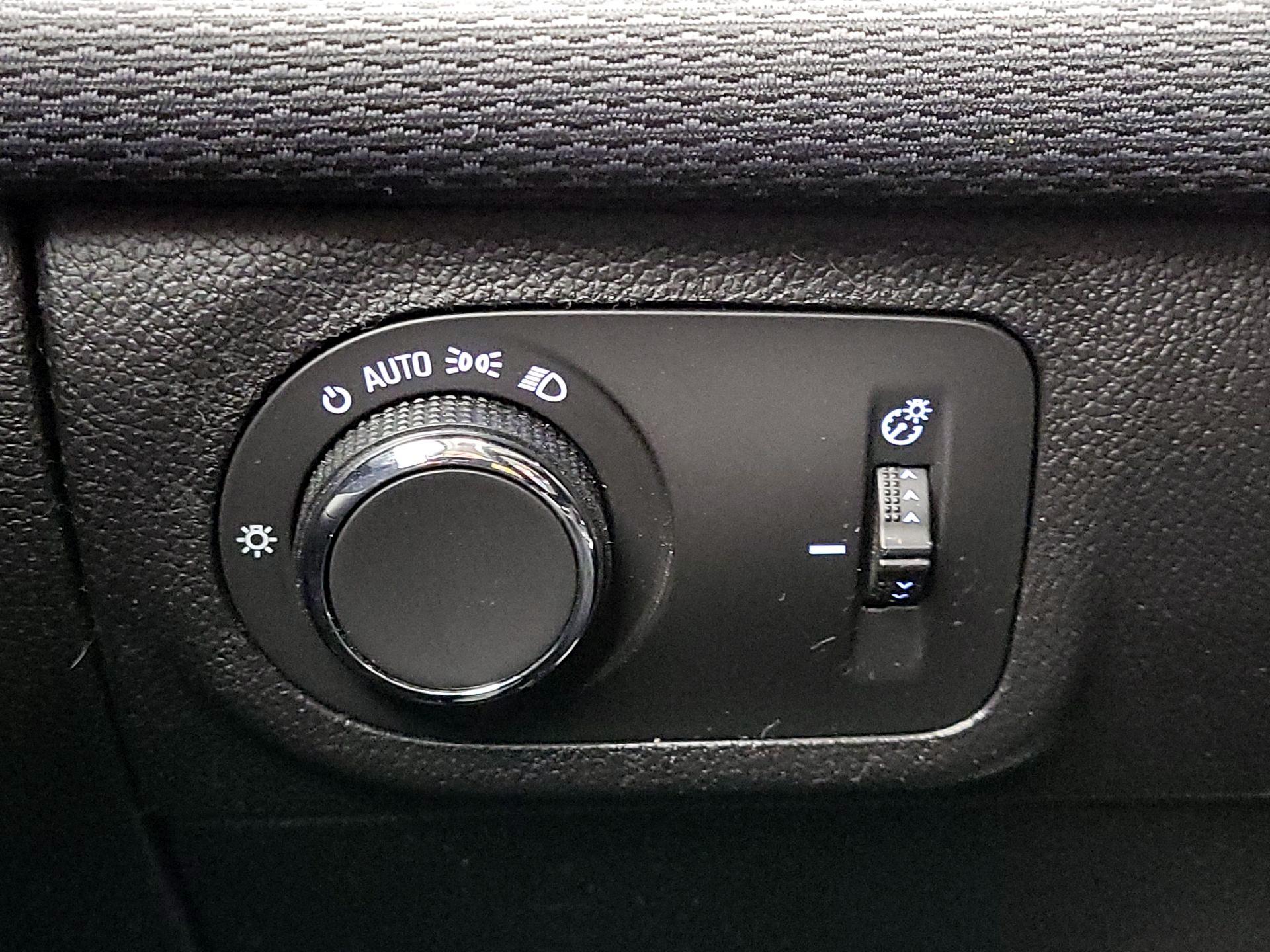 Thumbnail: 2016 Chevrolet Cruze - 13